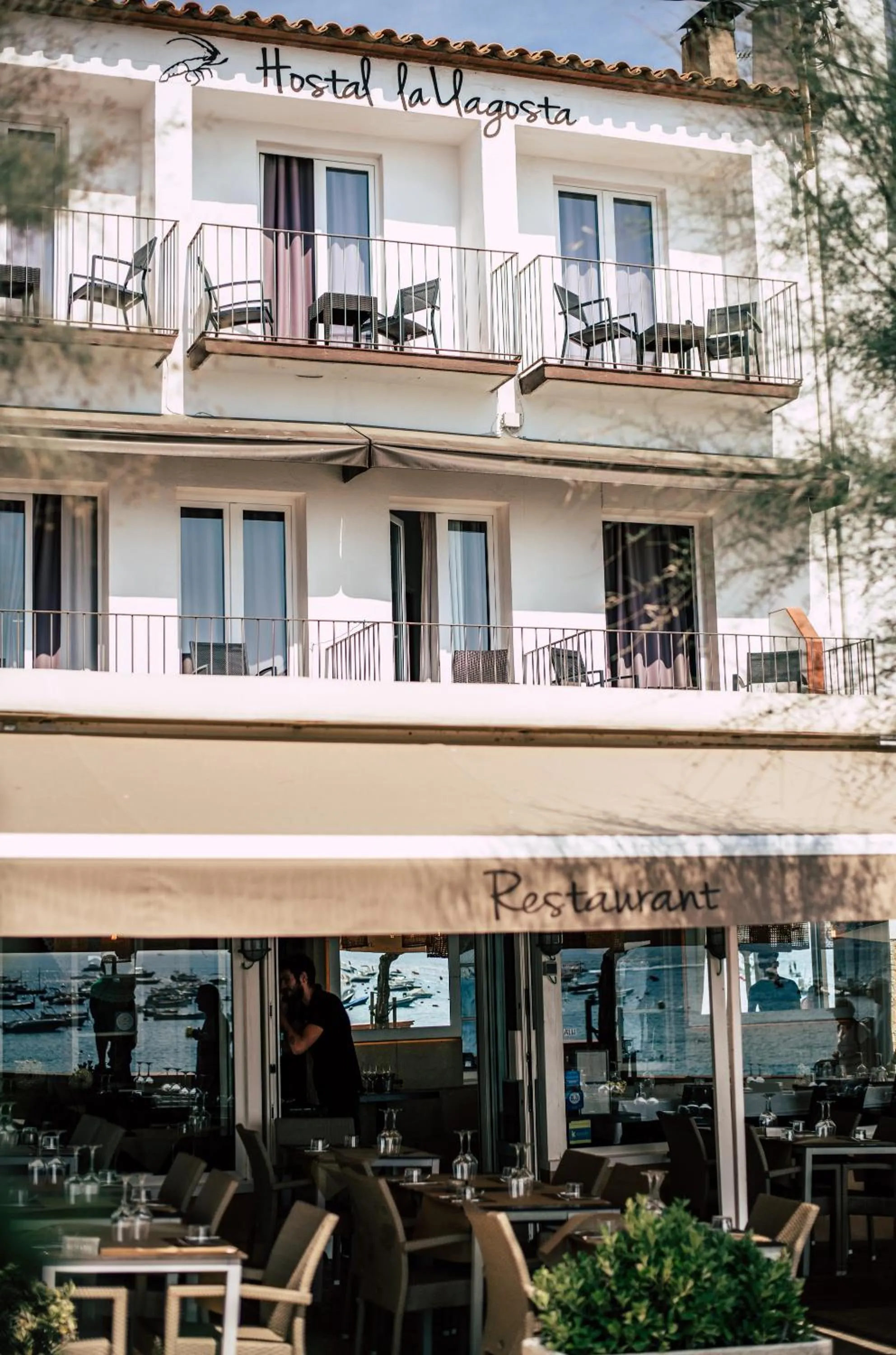Facade/entrance in Hostal La Llagosta