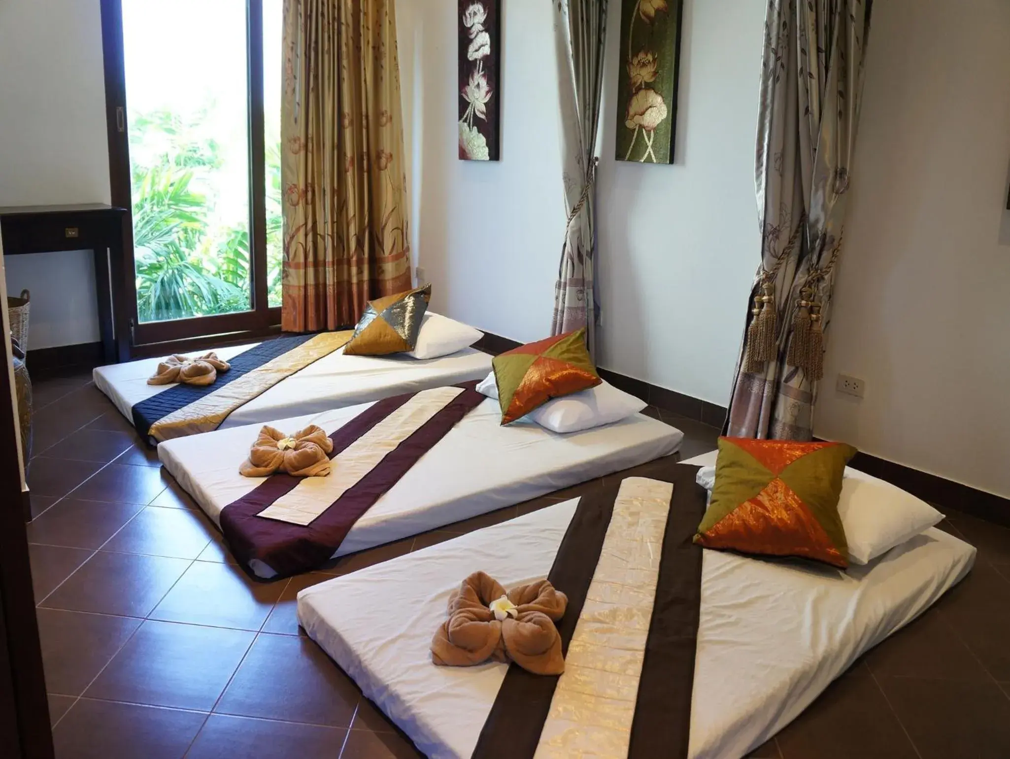 Massage, Bed in The Oriental Tropical Beach at VIP Resort Massage, Bed in The Oriental Tropical Beach at VIP Resort
