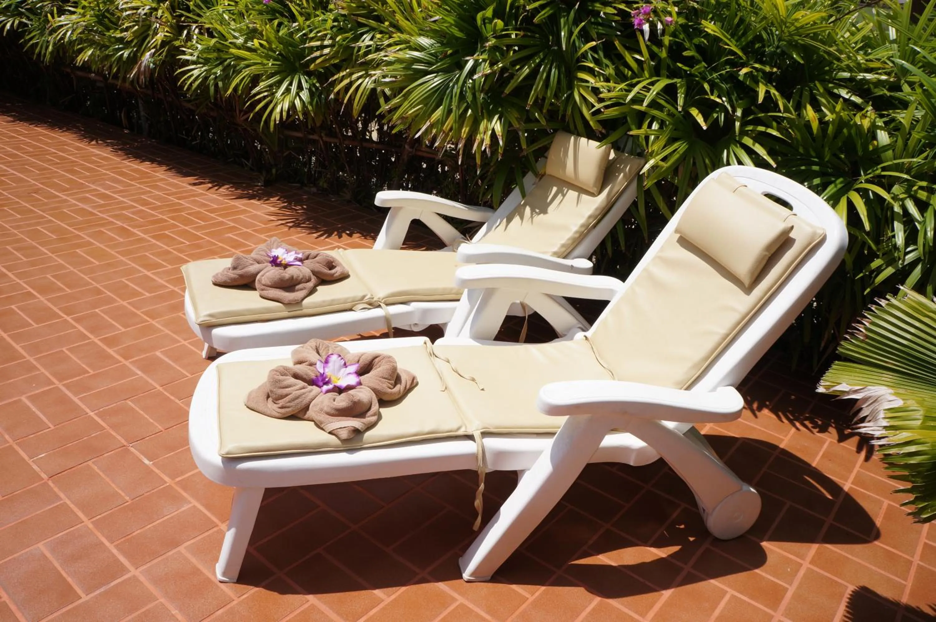 Massage in The Oriental Tropical Beach at VIP Resort