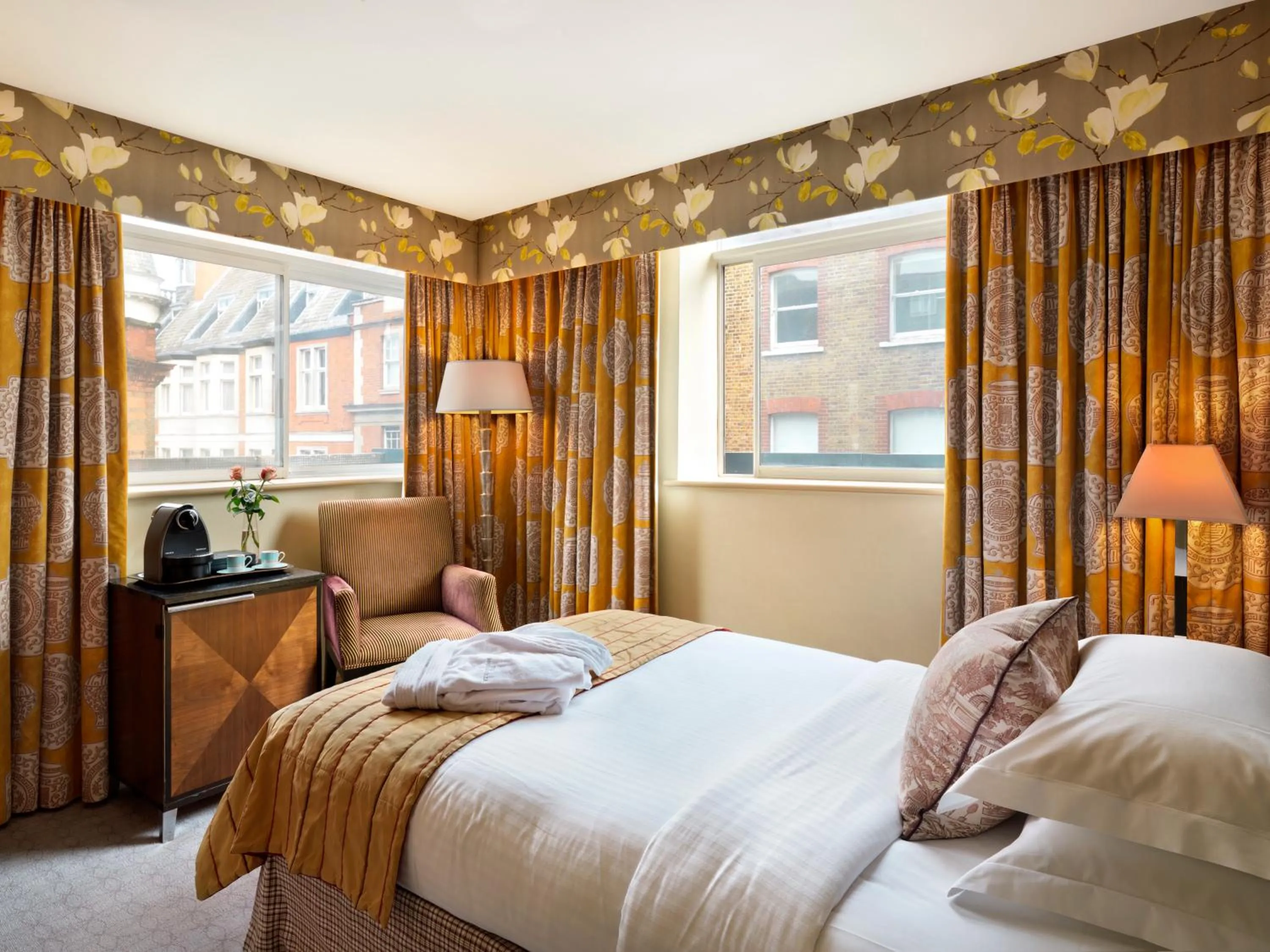 Day, Bed in The Mandeville Hotel