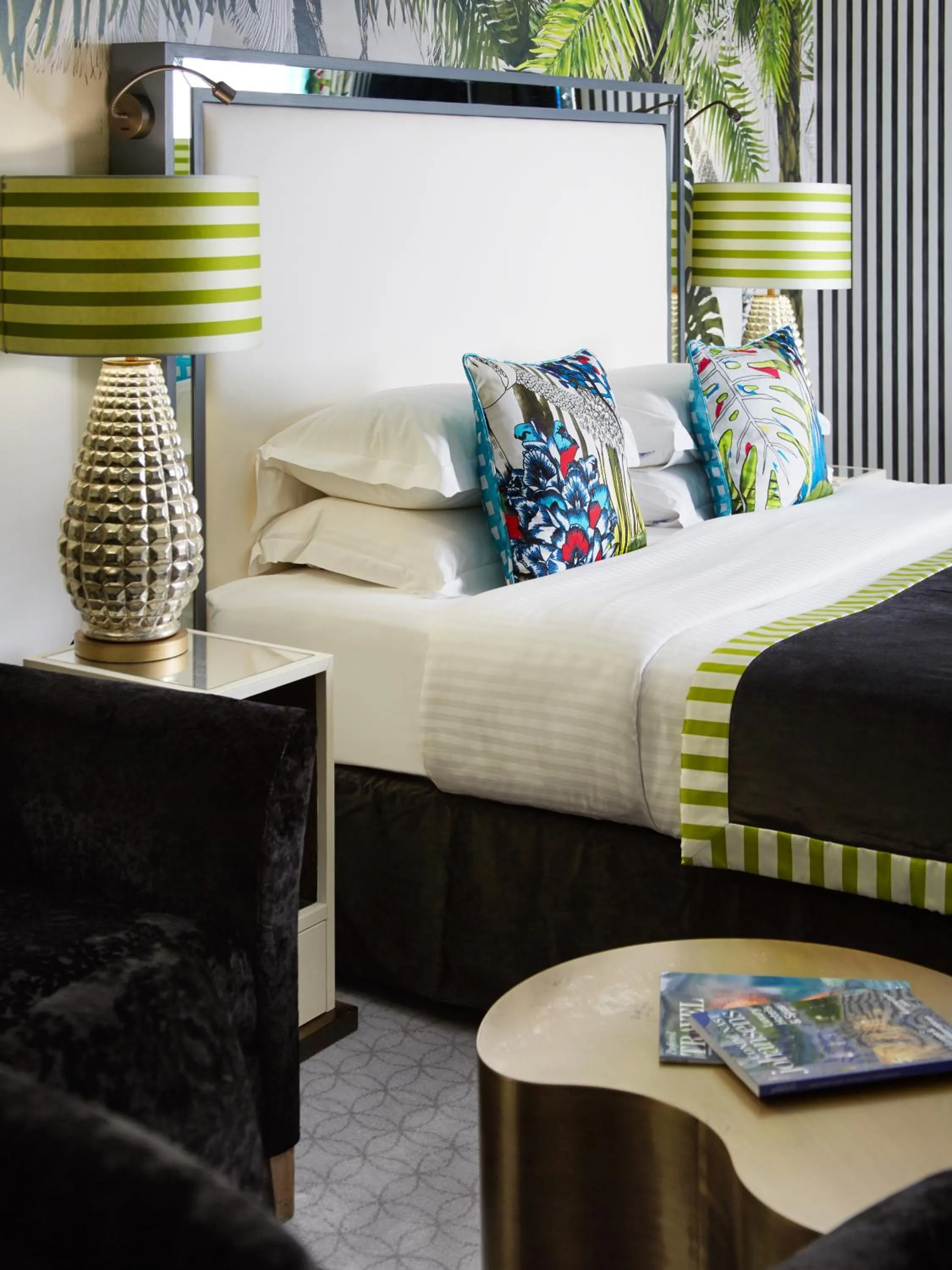 Photo of the whole room, Bed in The Mandeville Hotel