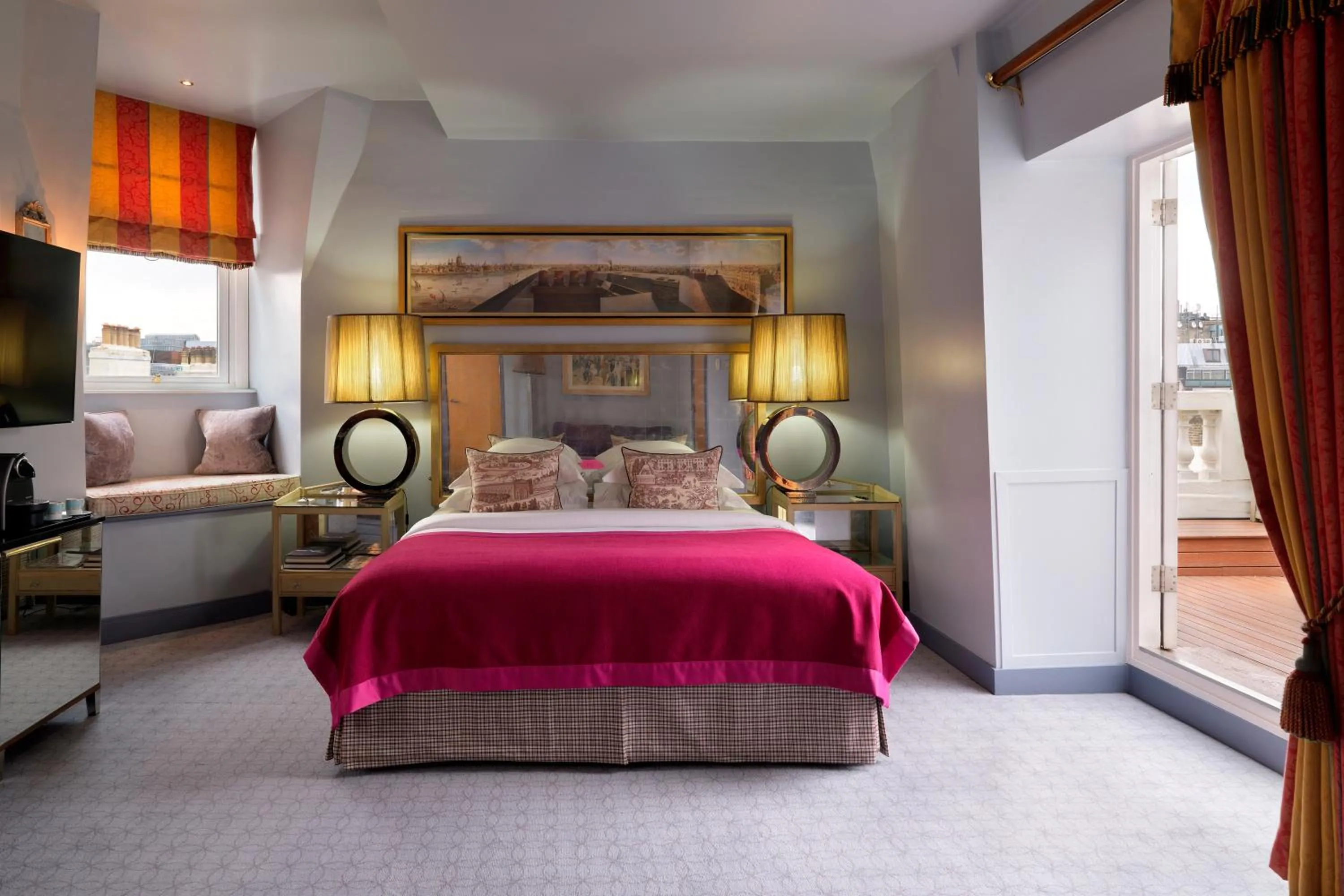 Day, Bed in The Mandeville Hotel