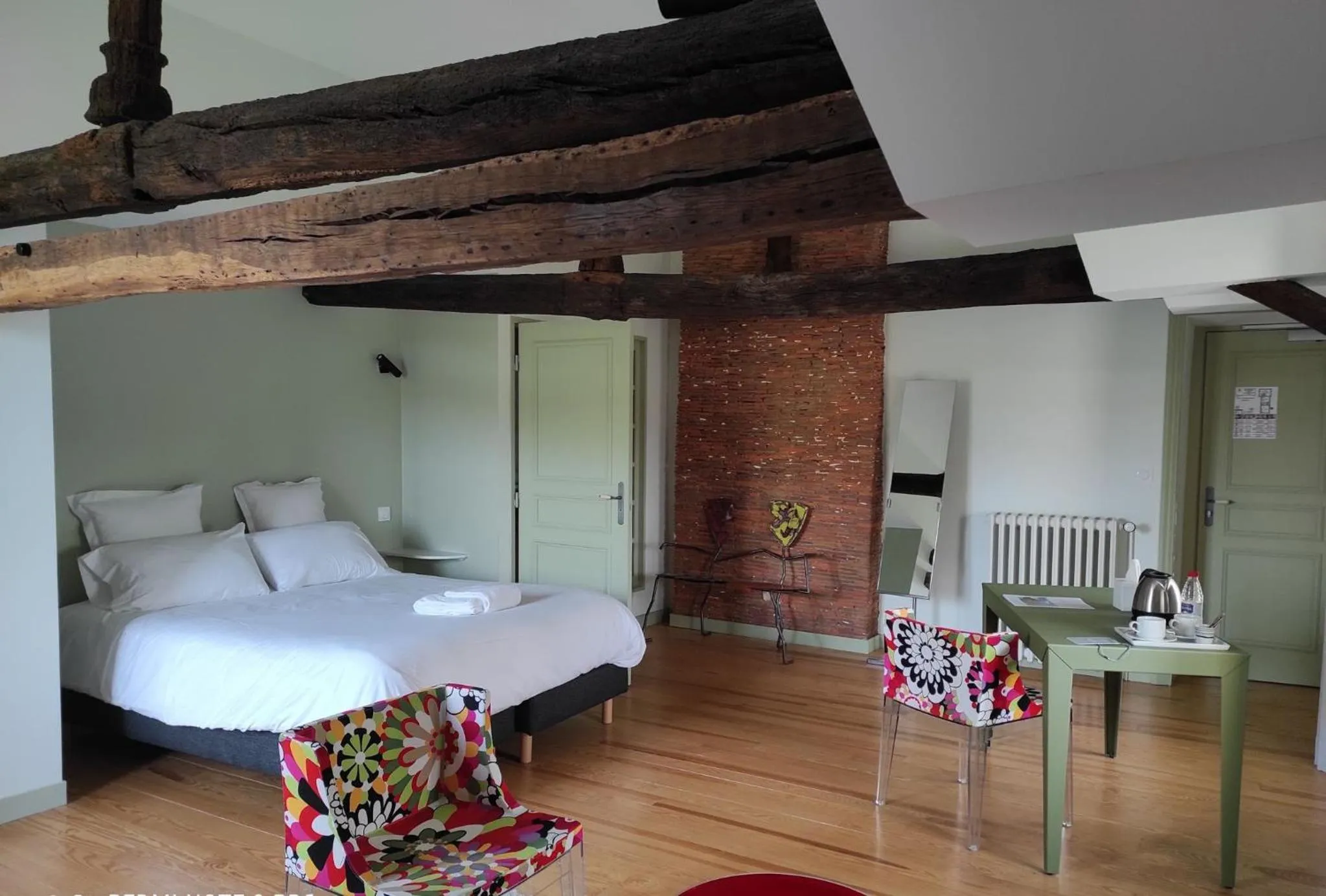 Photo of the whole room, Bed in Les Demeures de Valette