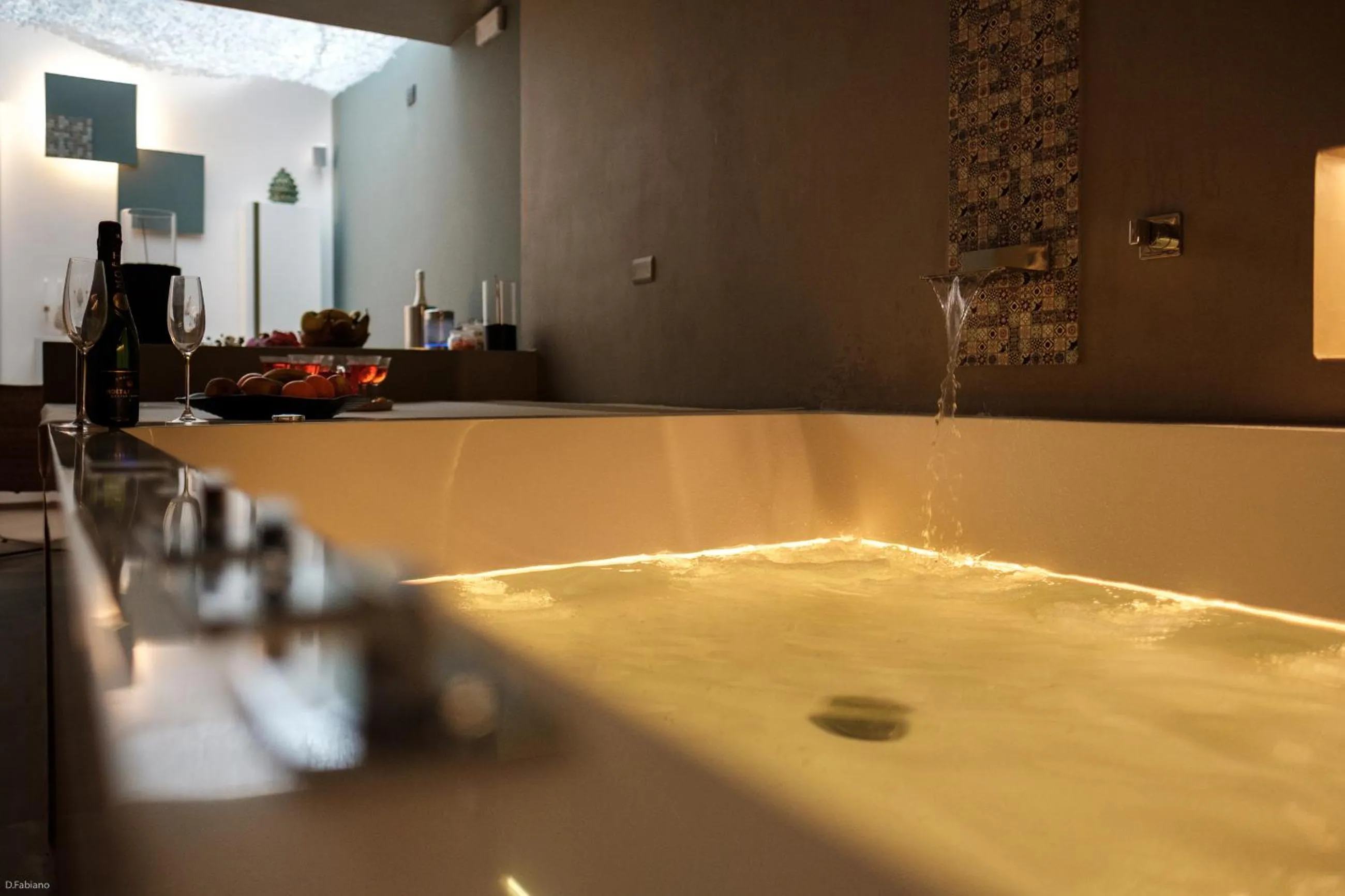 Hot Tub in B&B SEKELES Suites and Spa