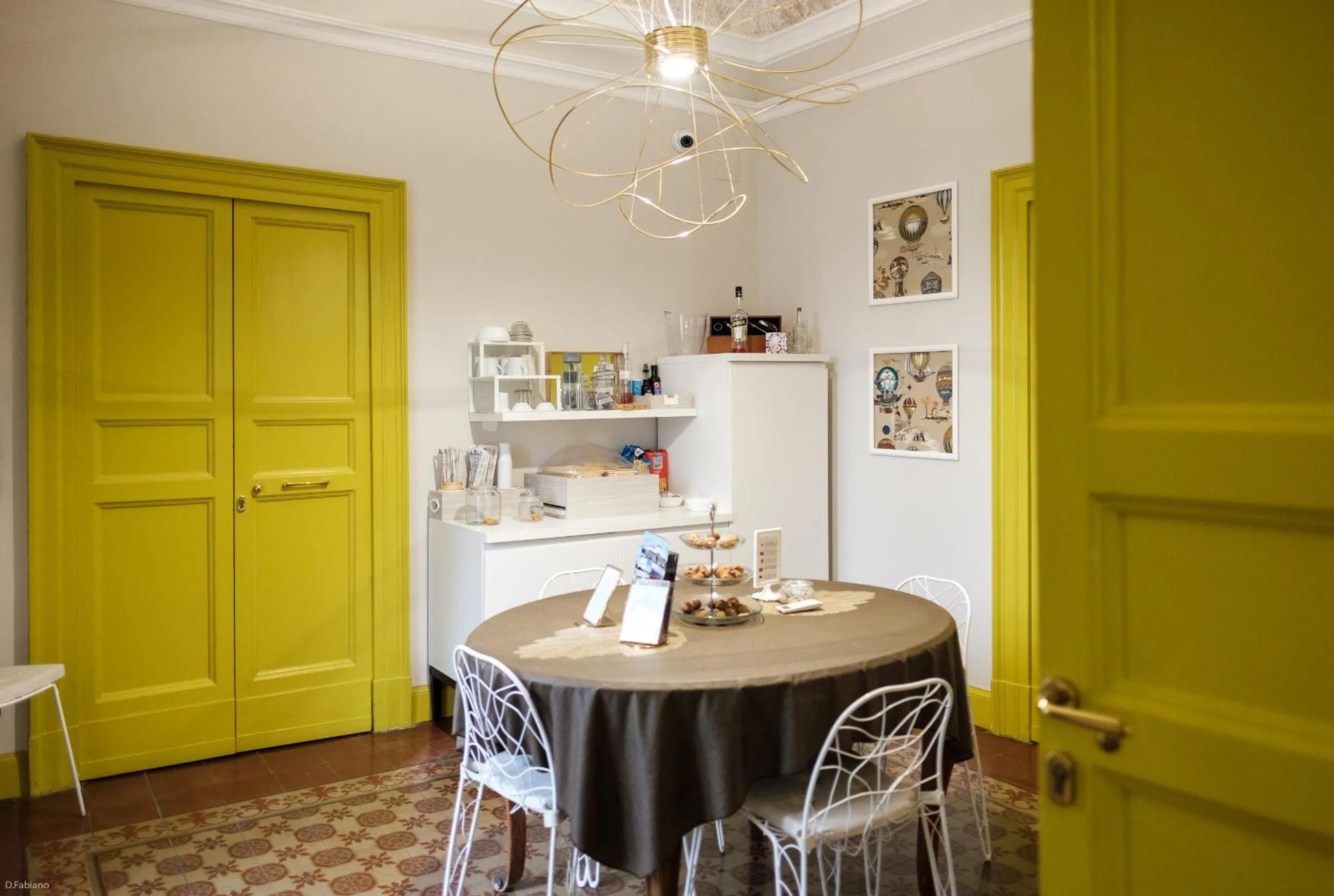 Coffee/tea facilities in B&B SEKELES Suites and Spa