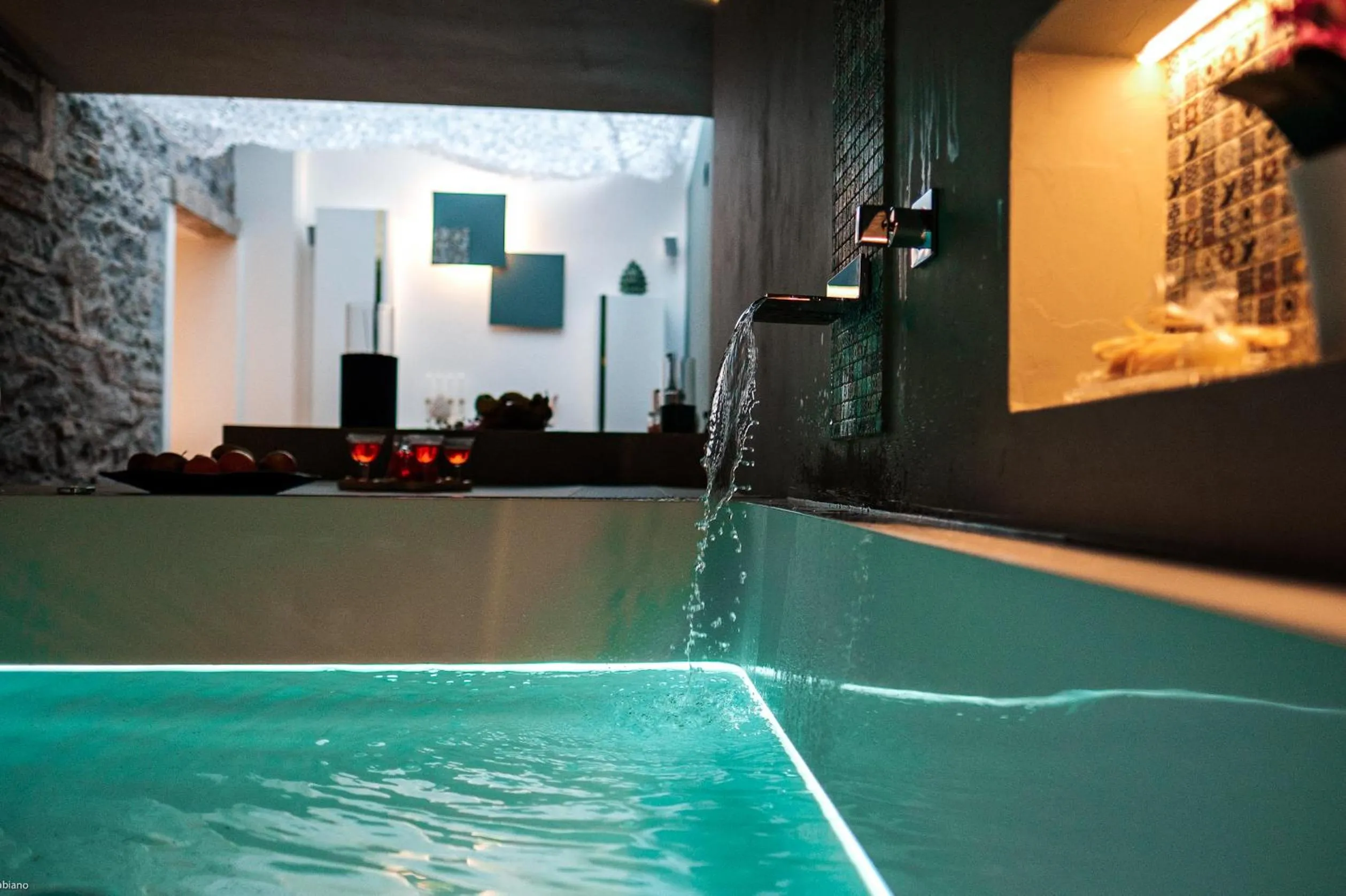 Hot Tub in B&B SEKELES Suites and Spa