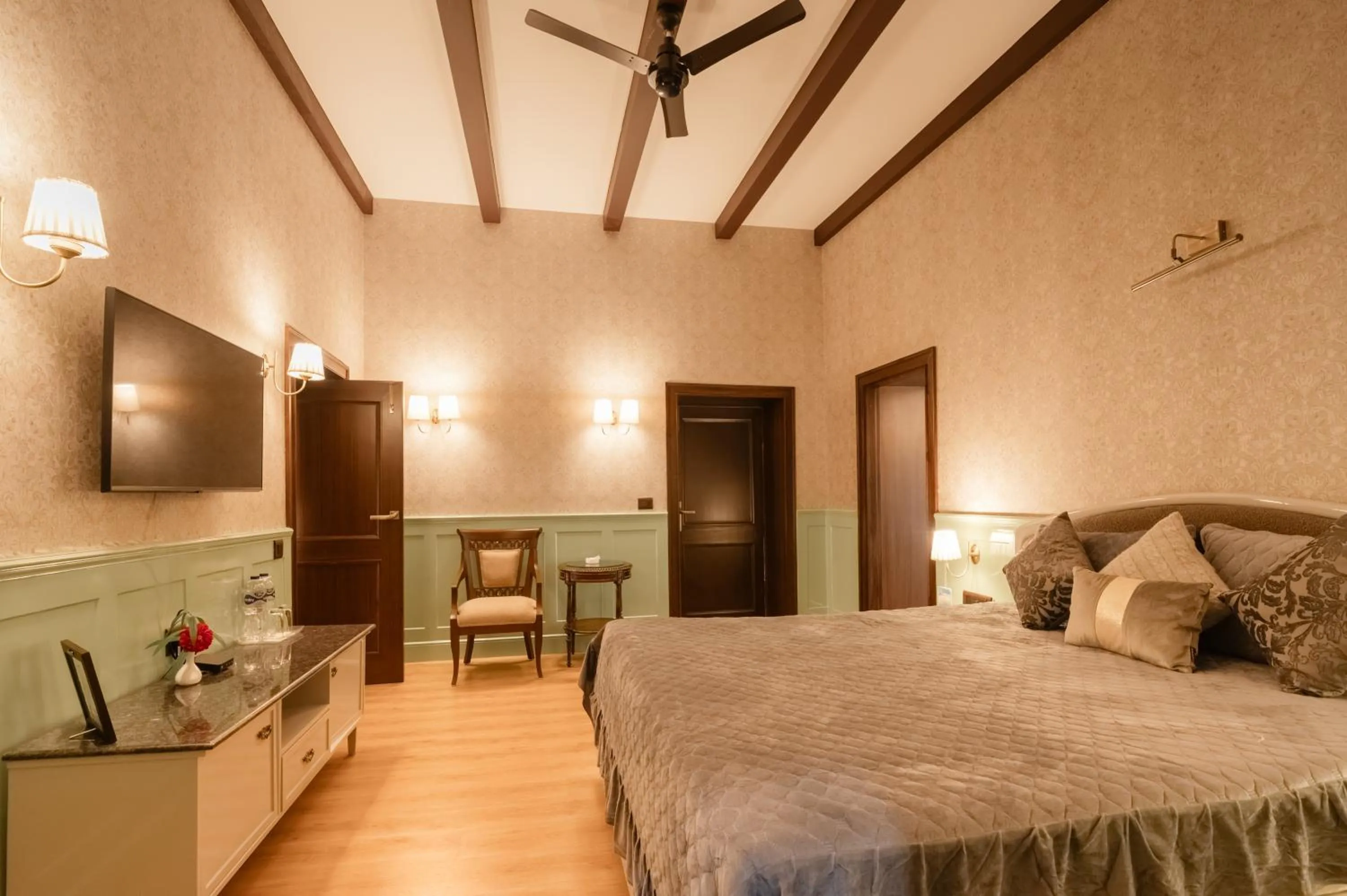 Bed in Vikram Vintage Inn