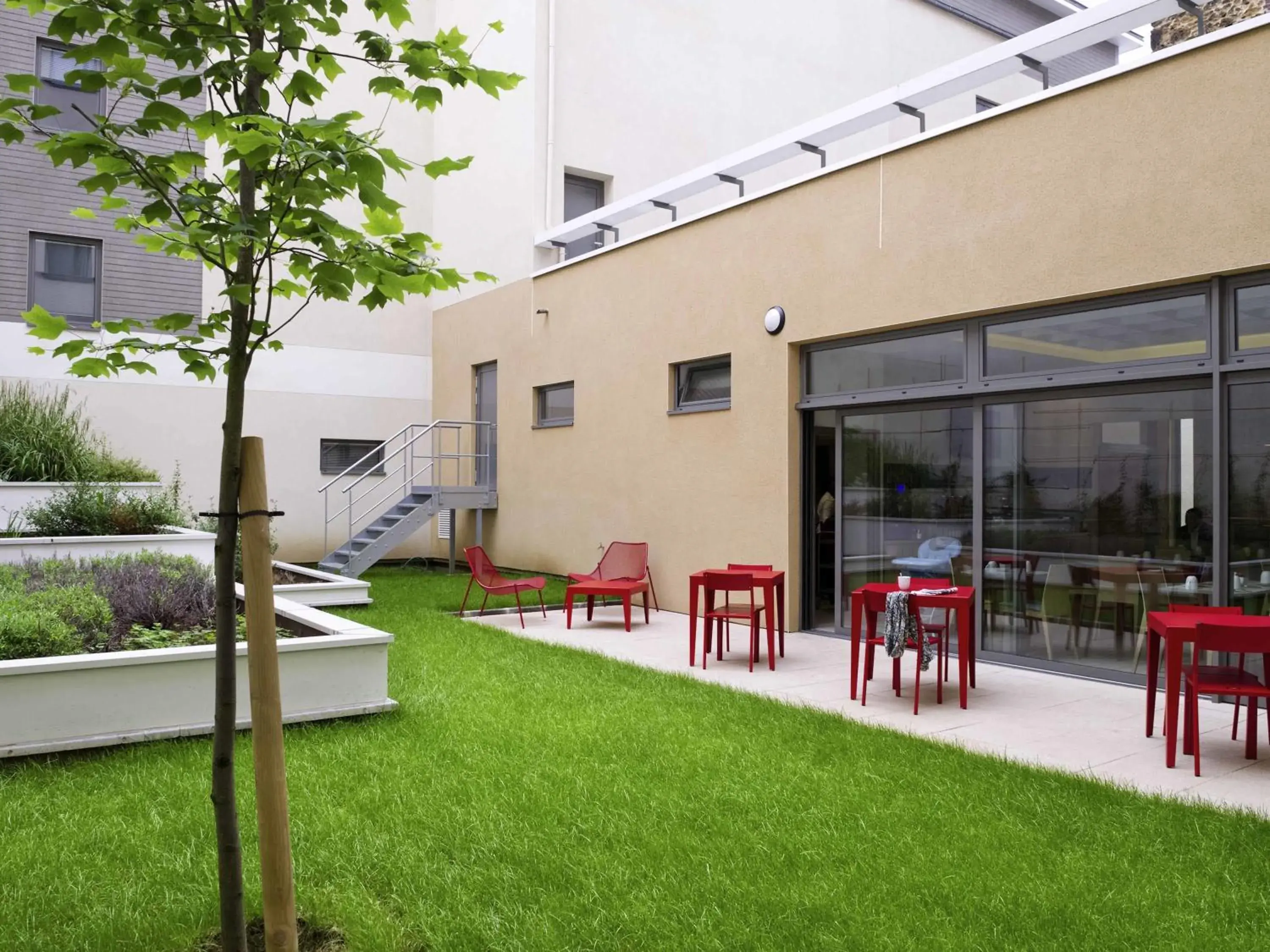 Property building in Aparthotel Adagio Paris Vincennes Property building in Aparthotel Adagio Paris Vincennes