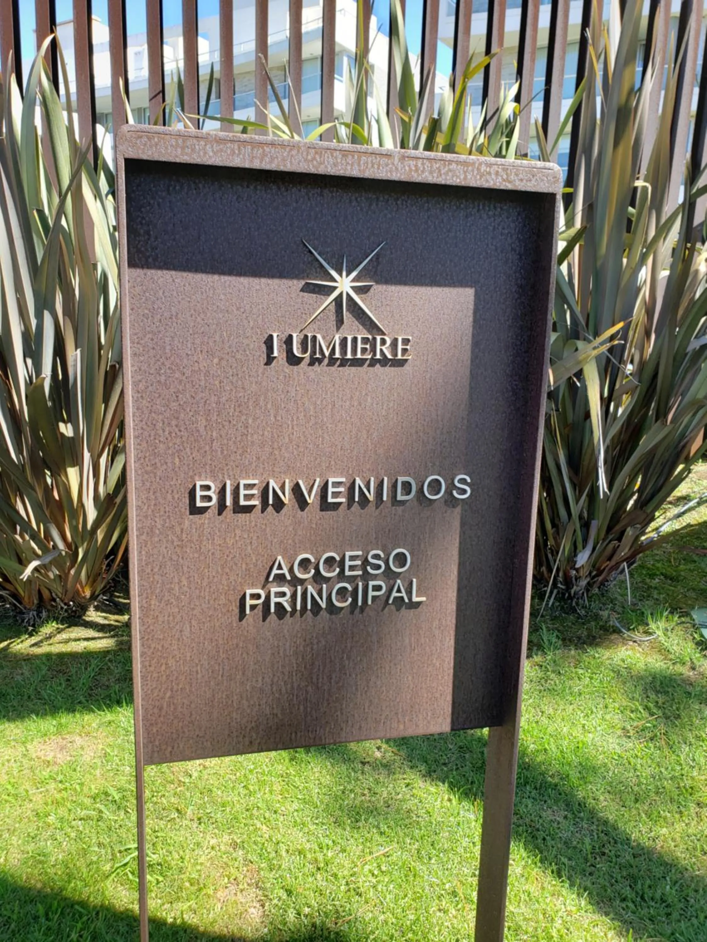 Lumiere 408