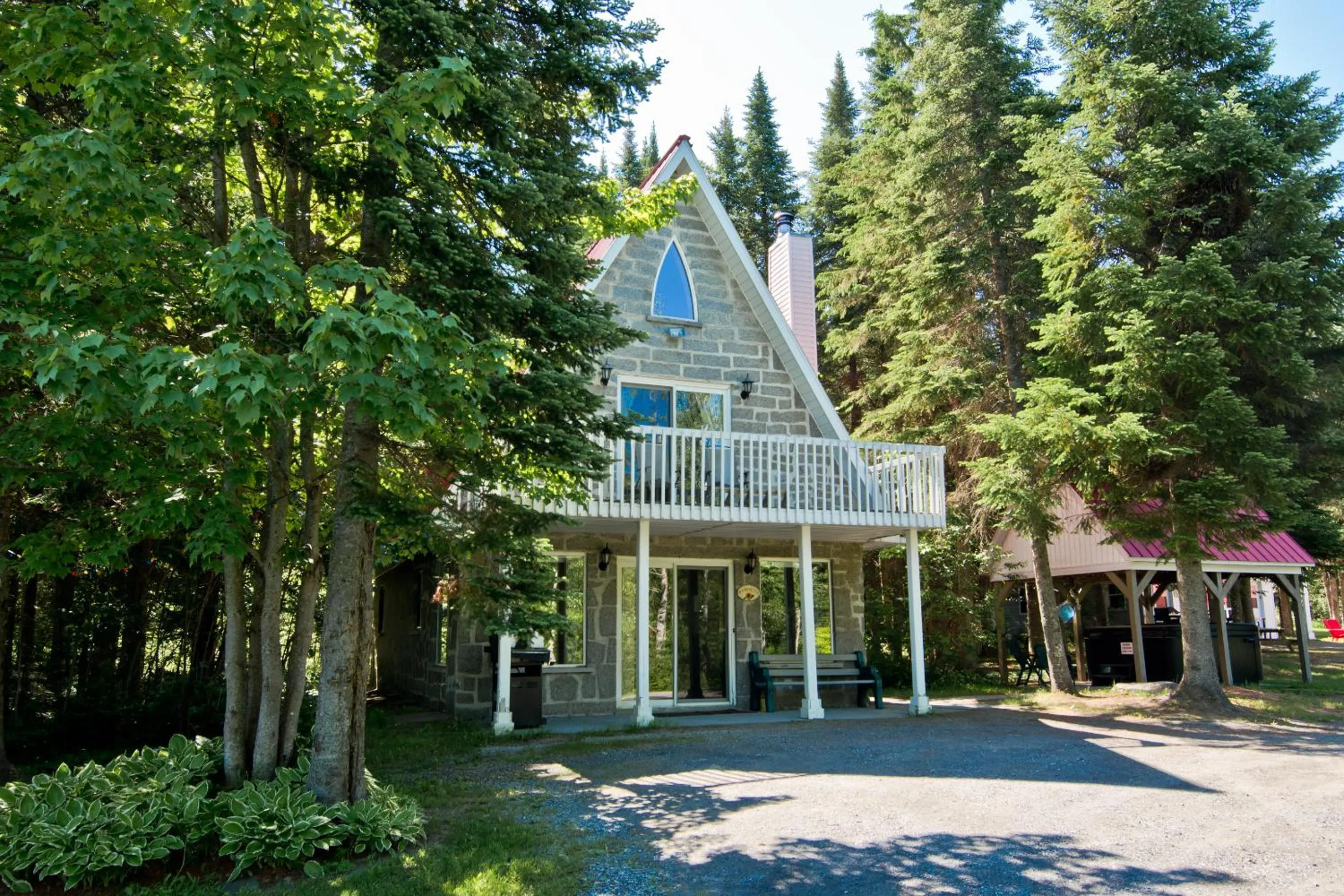 Camping Chalets Spas Pignons Rouges