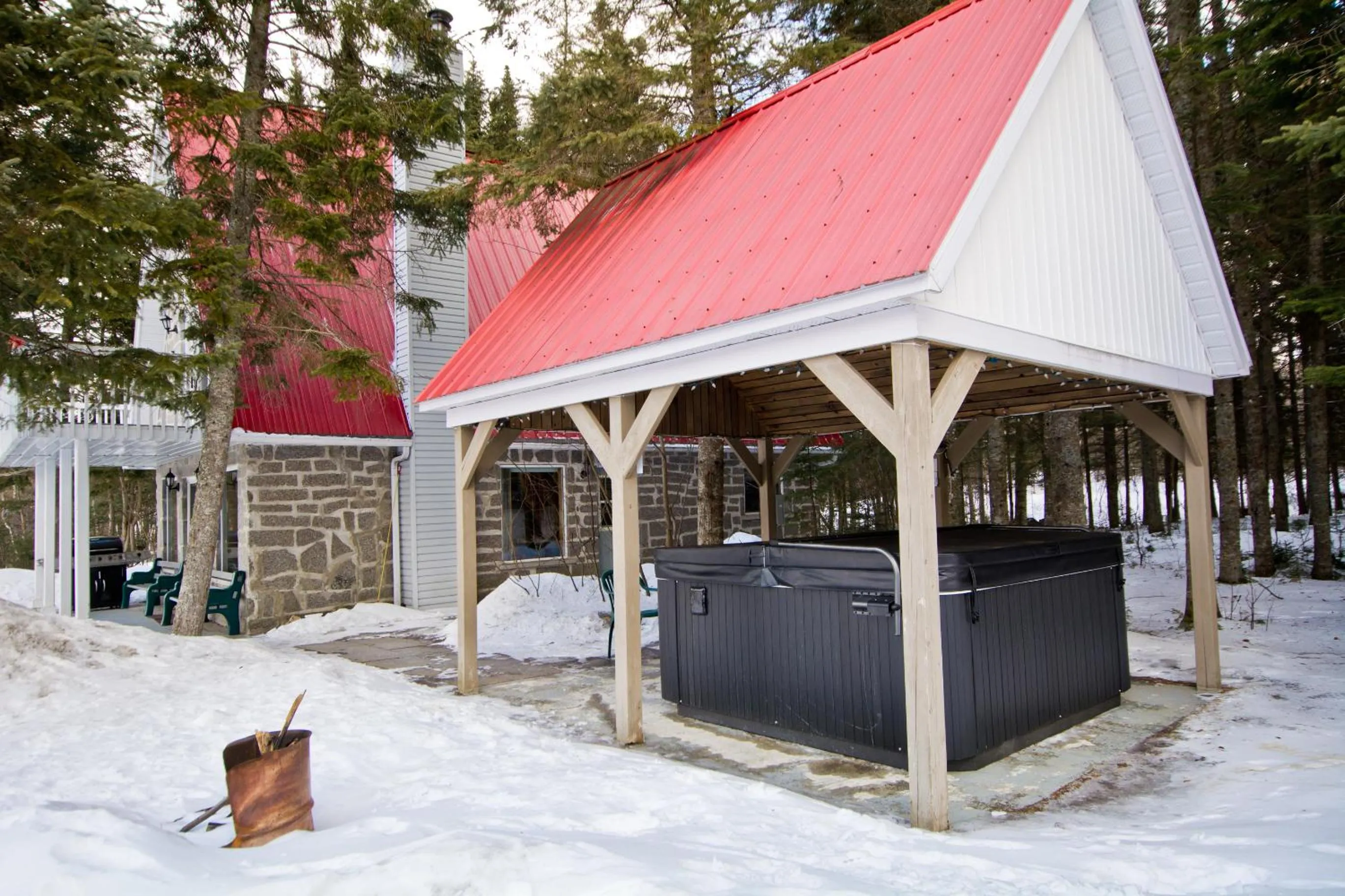 Entertainment in Camping Chalets Spas Pignons Rouges