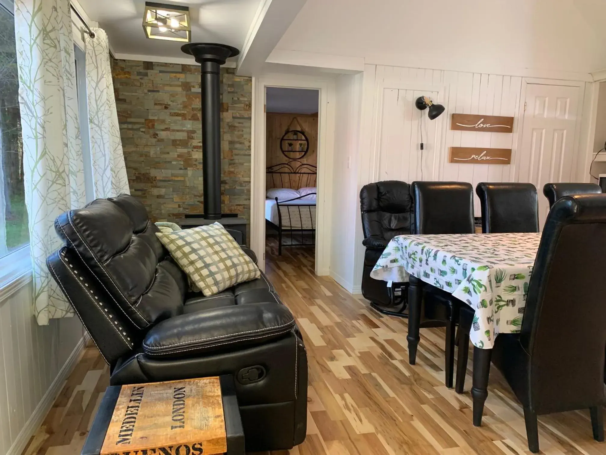 Chalet in Camping Chalets Spas Pignons Rouges Chalet in Camping Chalets Spas Pignons Rouges