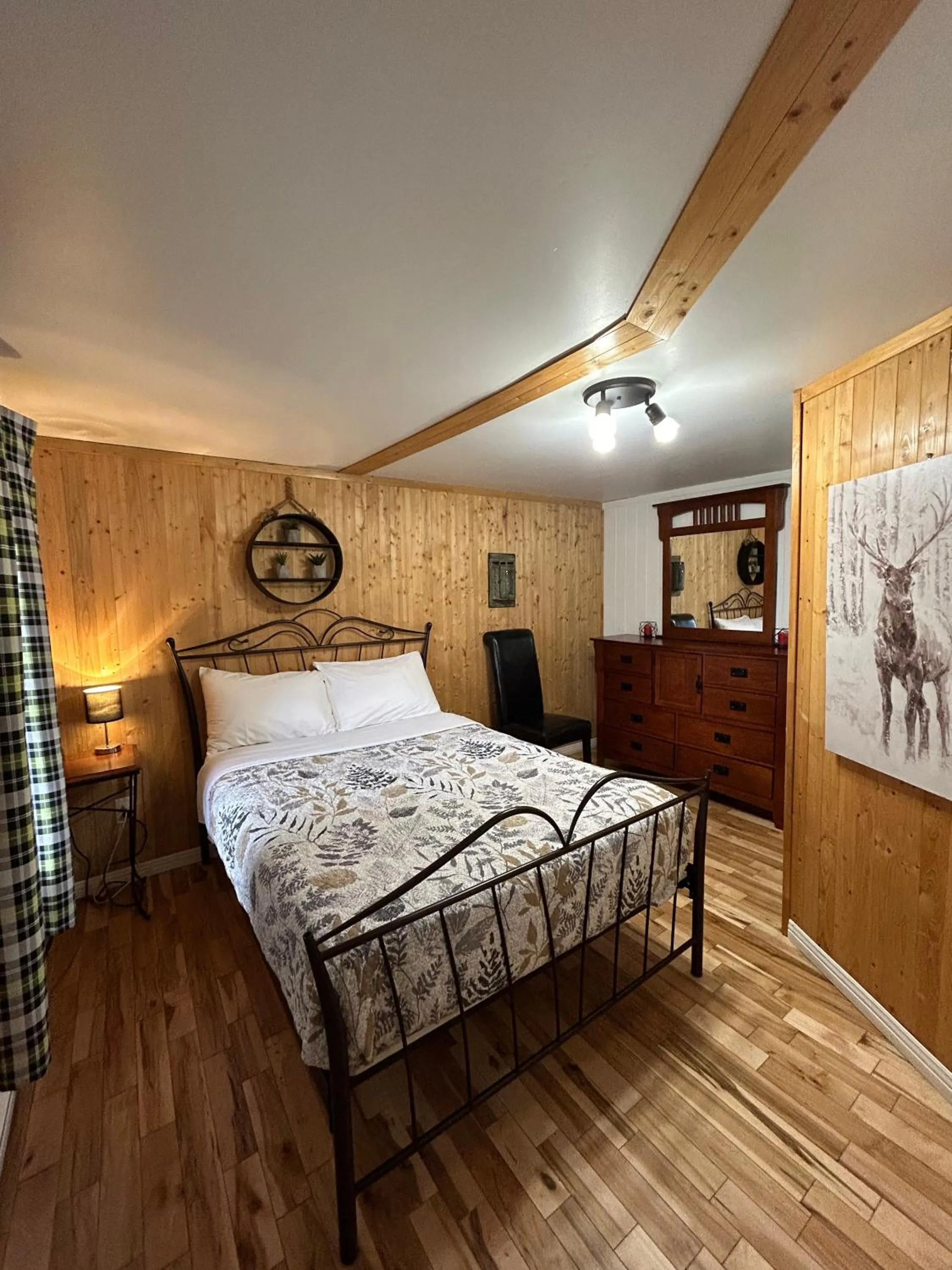 Bedroom, Bed in Camping Chalets Spas Pignons Rouges