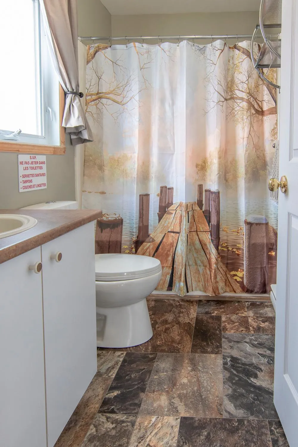 Bathroom in Camping Chalets Spas Pignons Rouges