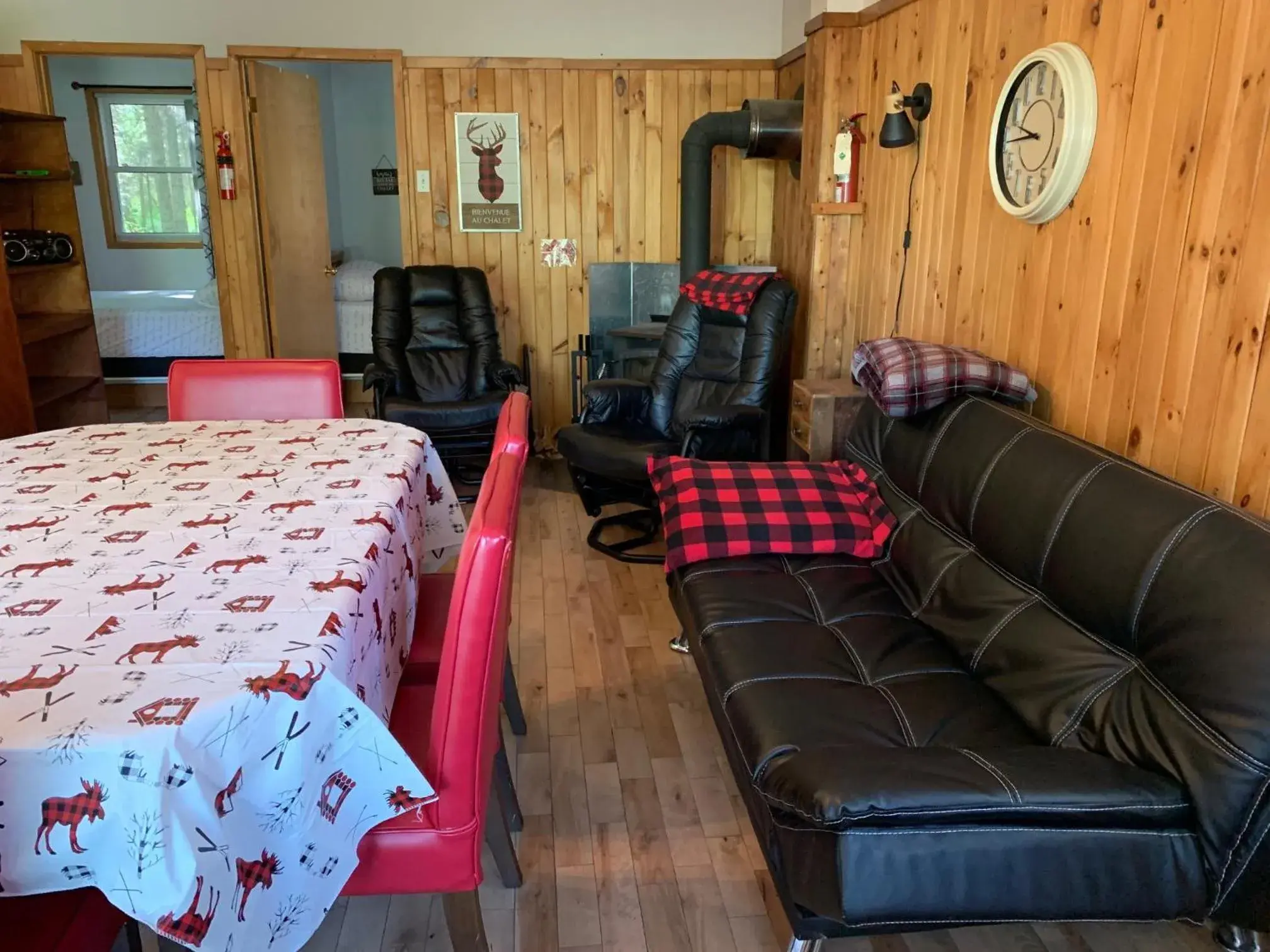 Chalet in Camping Chalets Spas Pignons Rouges Chalet in Camping Chalets Spas Pignons Rouges