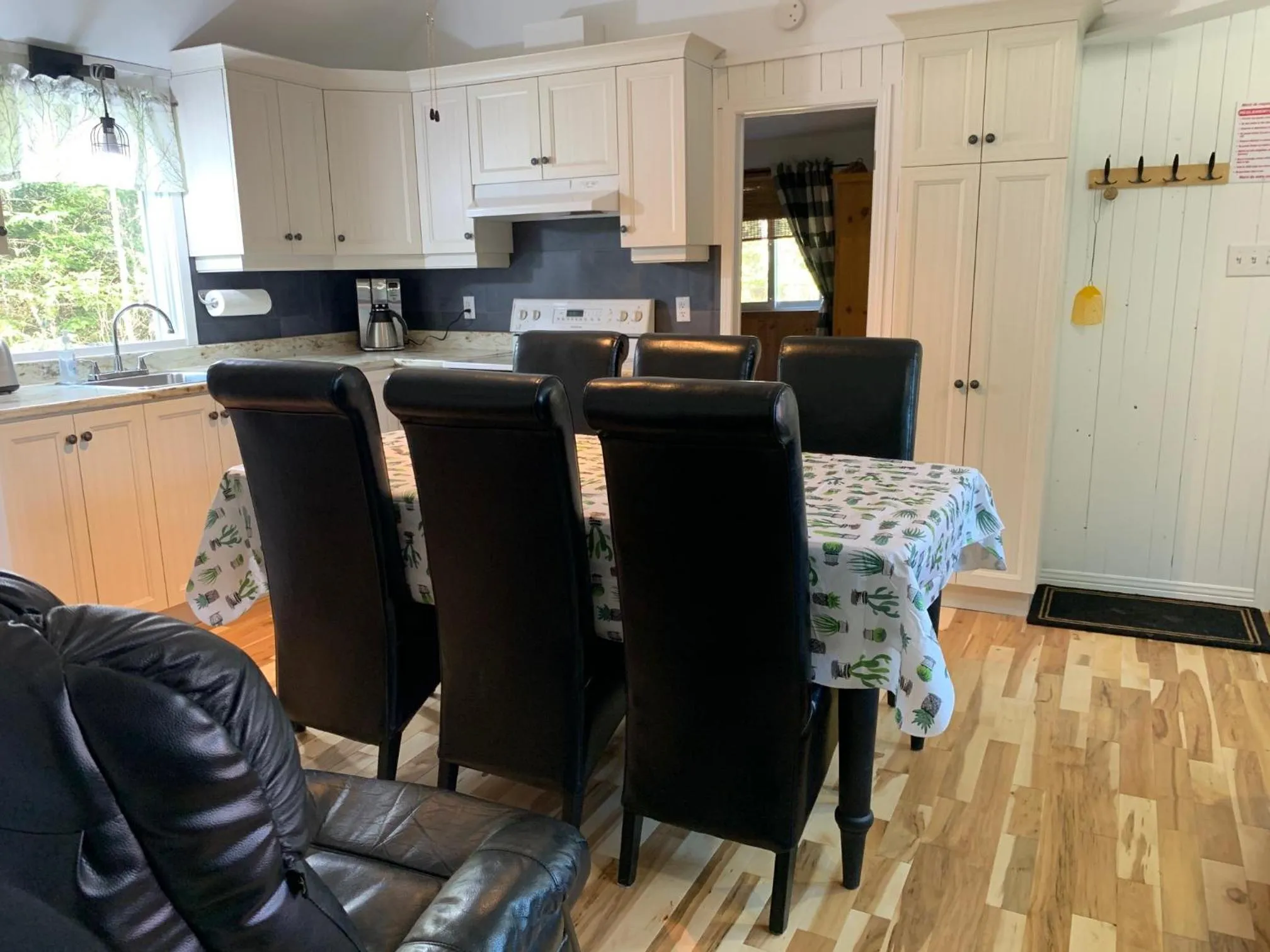 Kitchen or kitchenette in Camping Chalets Spas Pignons Rouges