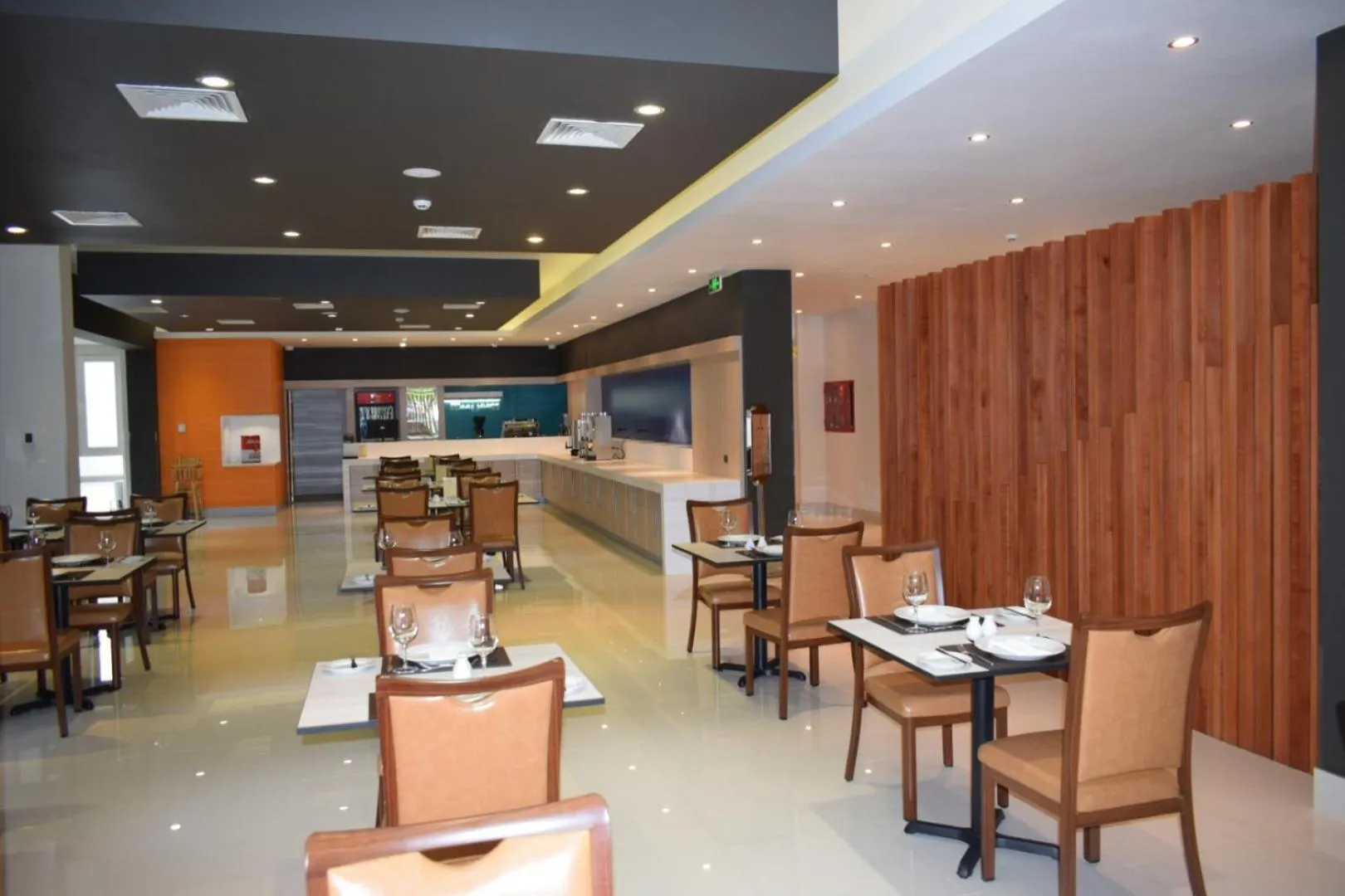 Restaurant/places to eat in Hotel Diego de Almagro Talca Express