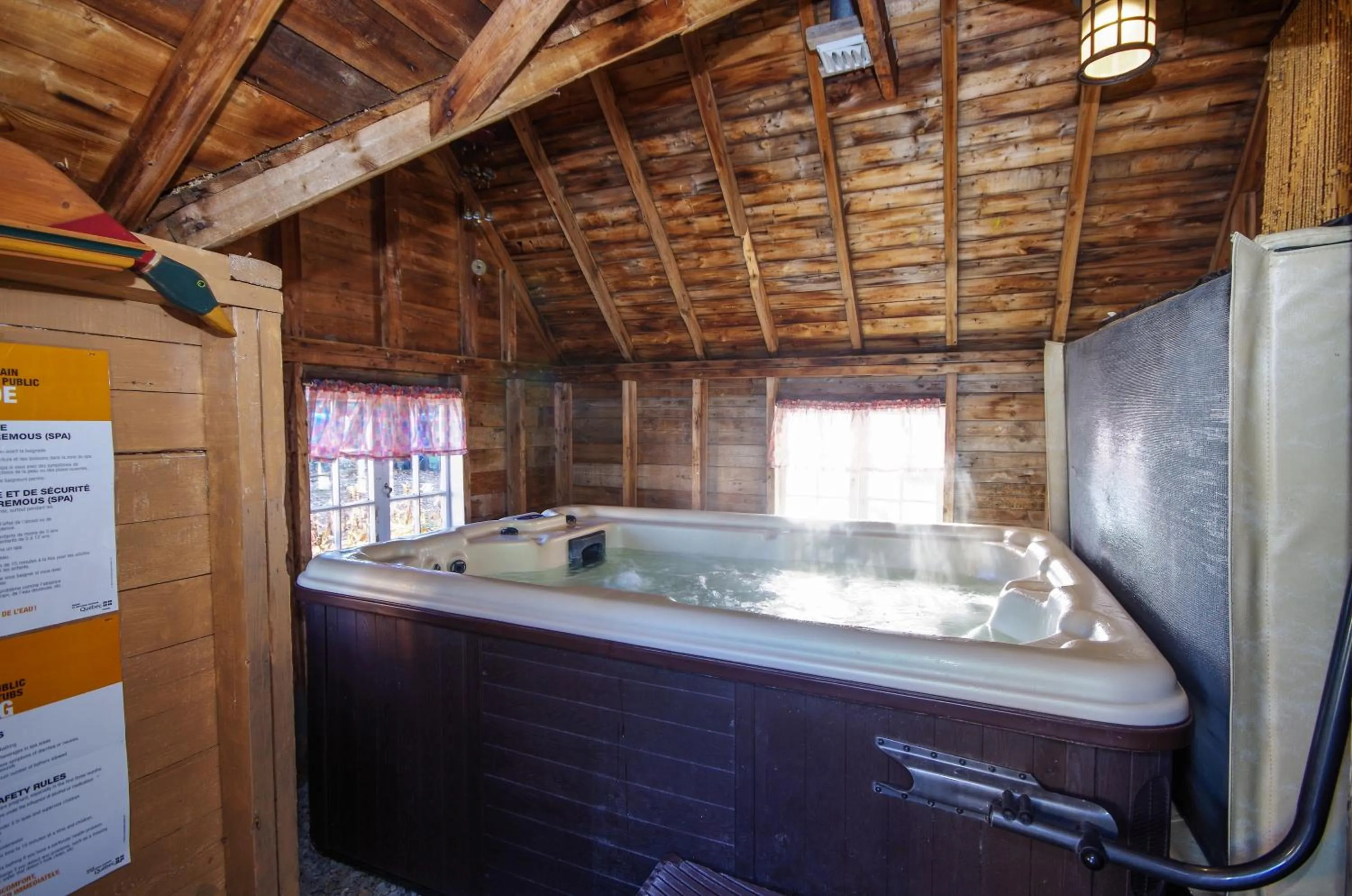 Hot Tub in À Tout Venant B&B