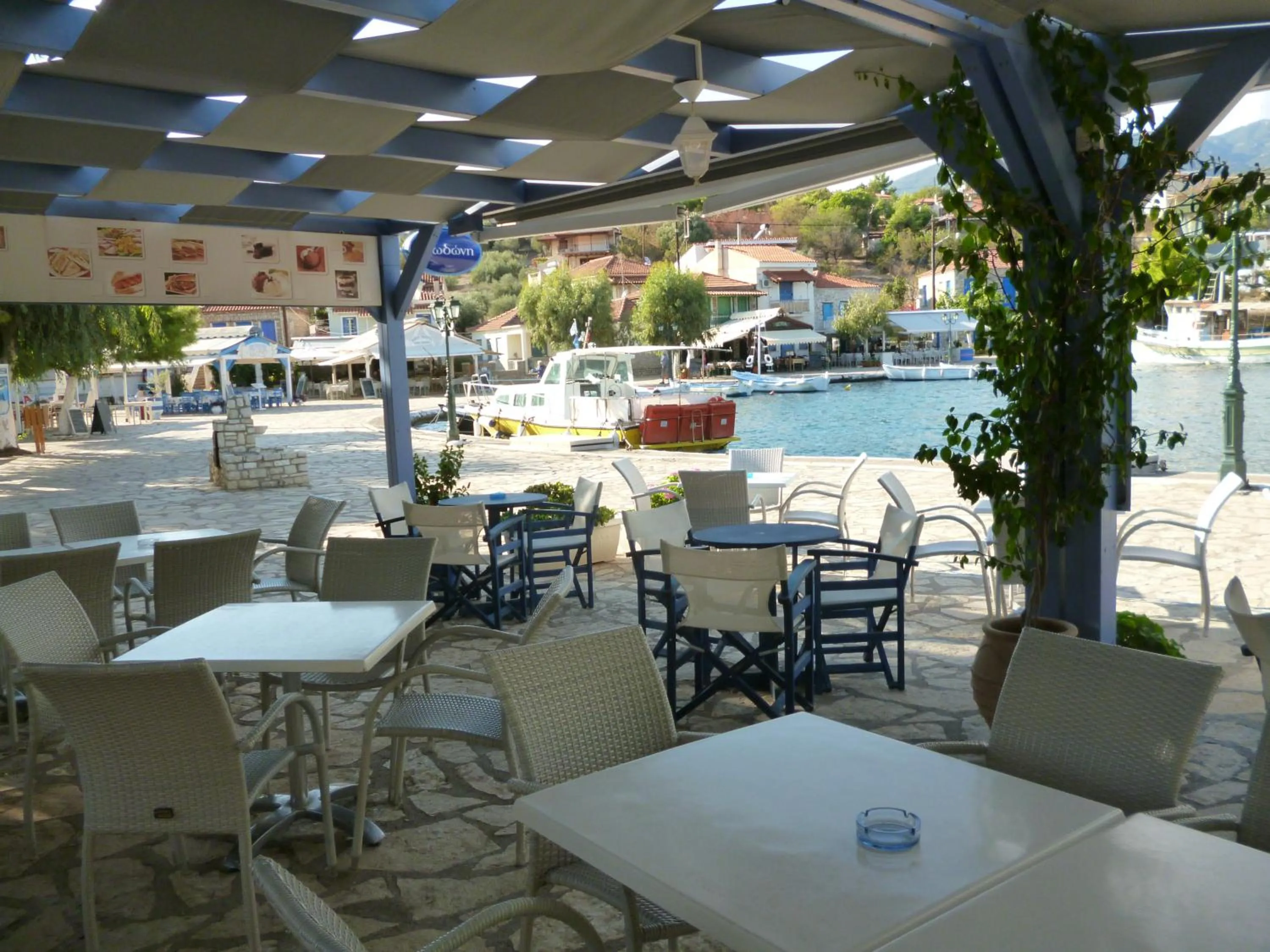 Restaurant/places to eat in Boutique Hotel Iasmos