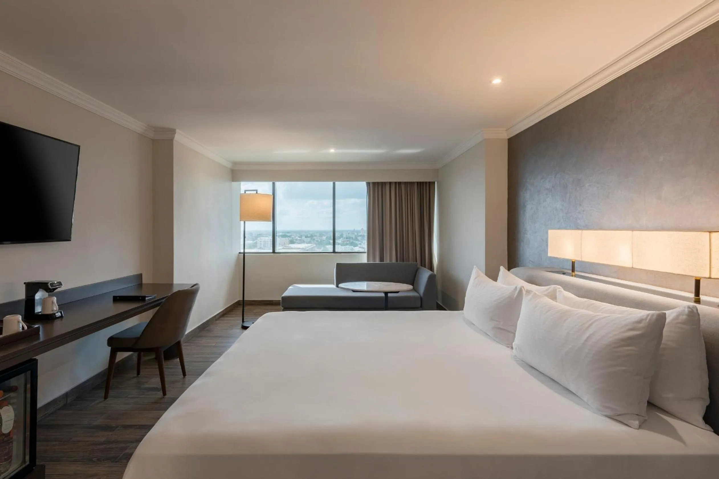 Photo of the whole room, Bed in Hyatt Regency Merida