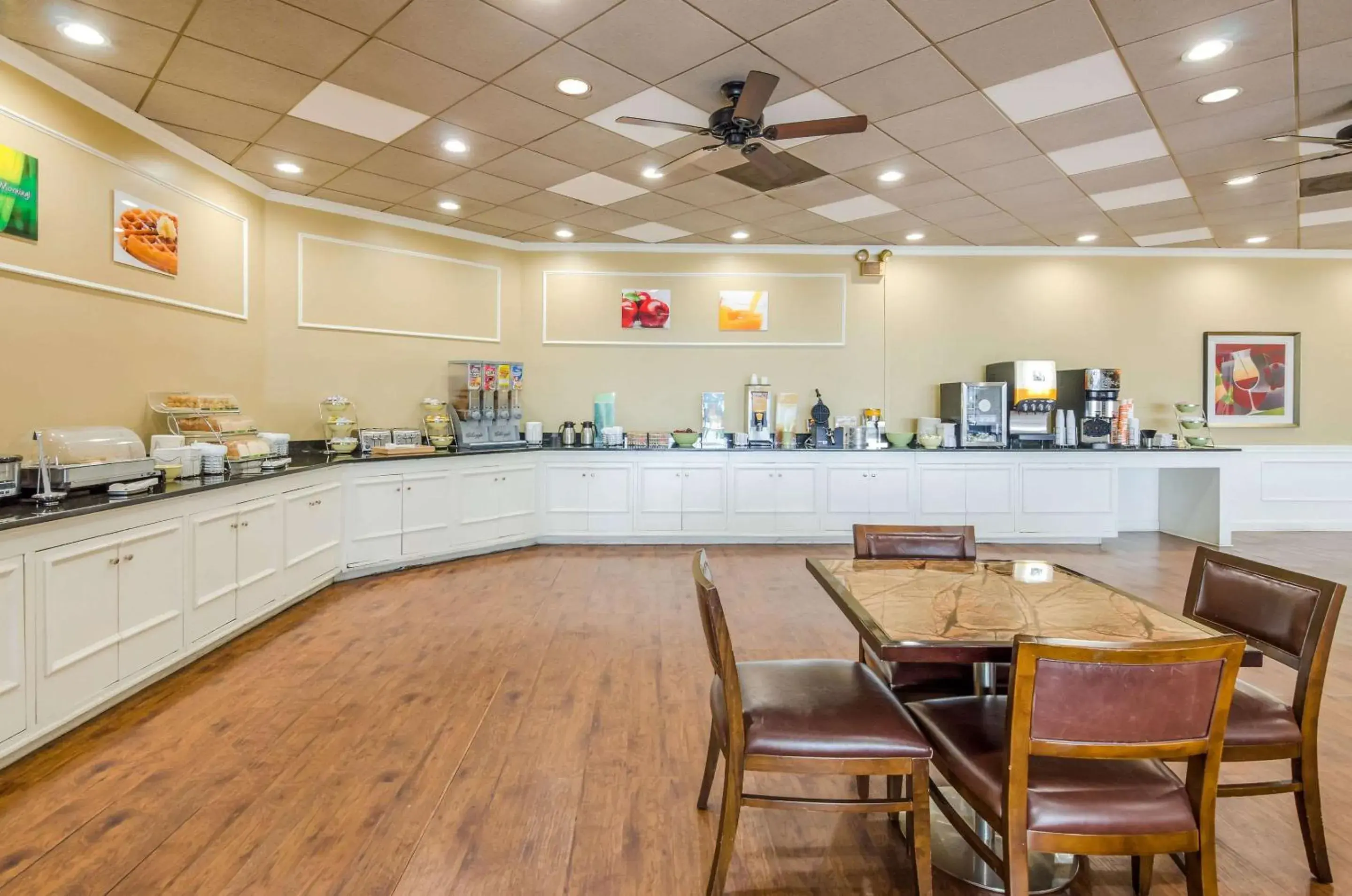 Restaurant/places to eat in Quality Inn Roanoke Airport Restaurant/places to eat in Quality Inn Roanoke Airport