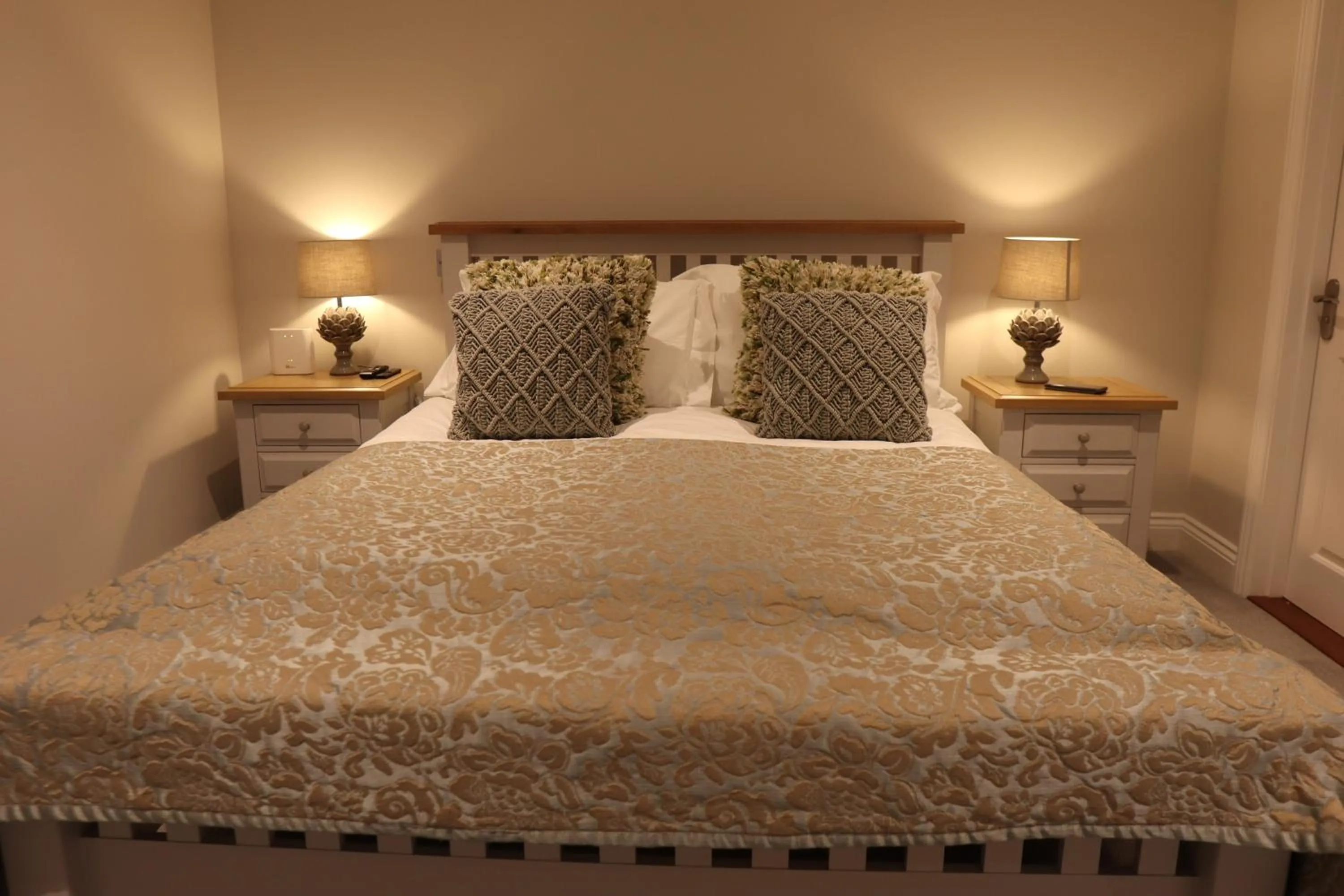 Bedroom, Bed in La Haule Manor