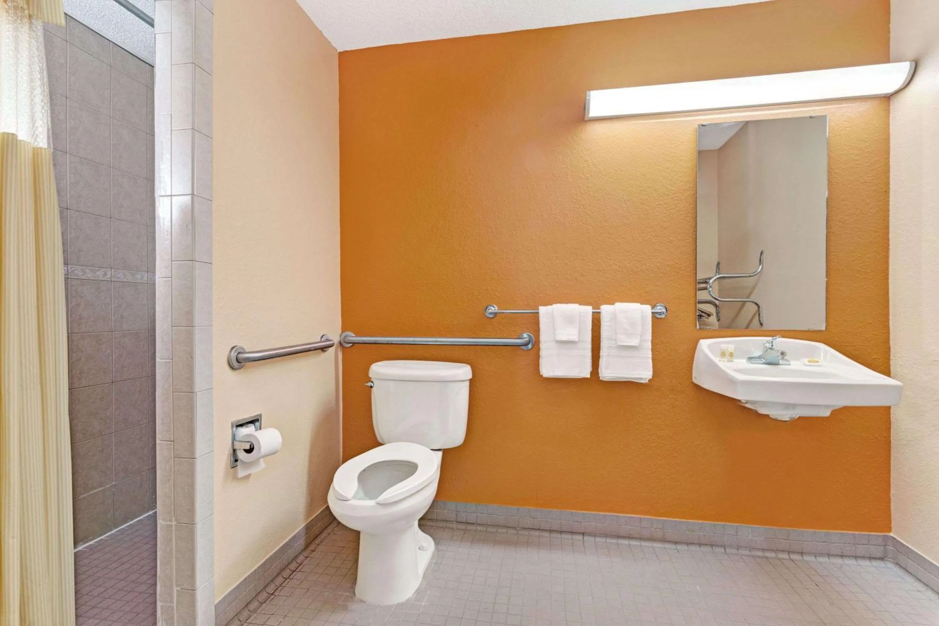 Photo of the whole room in Sunset Inn Daytona Beach