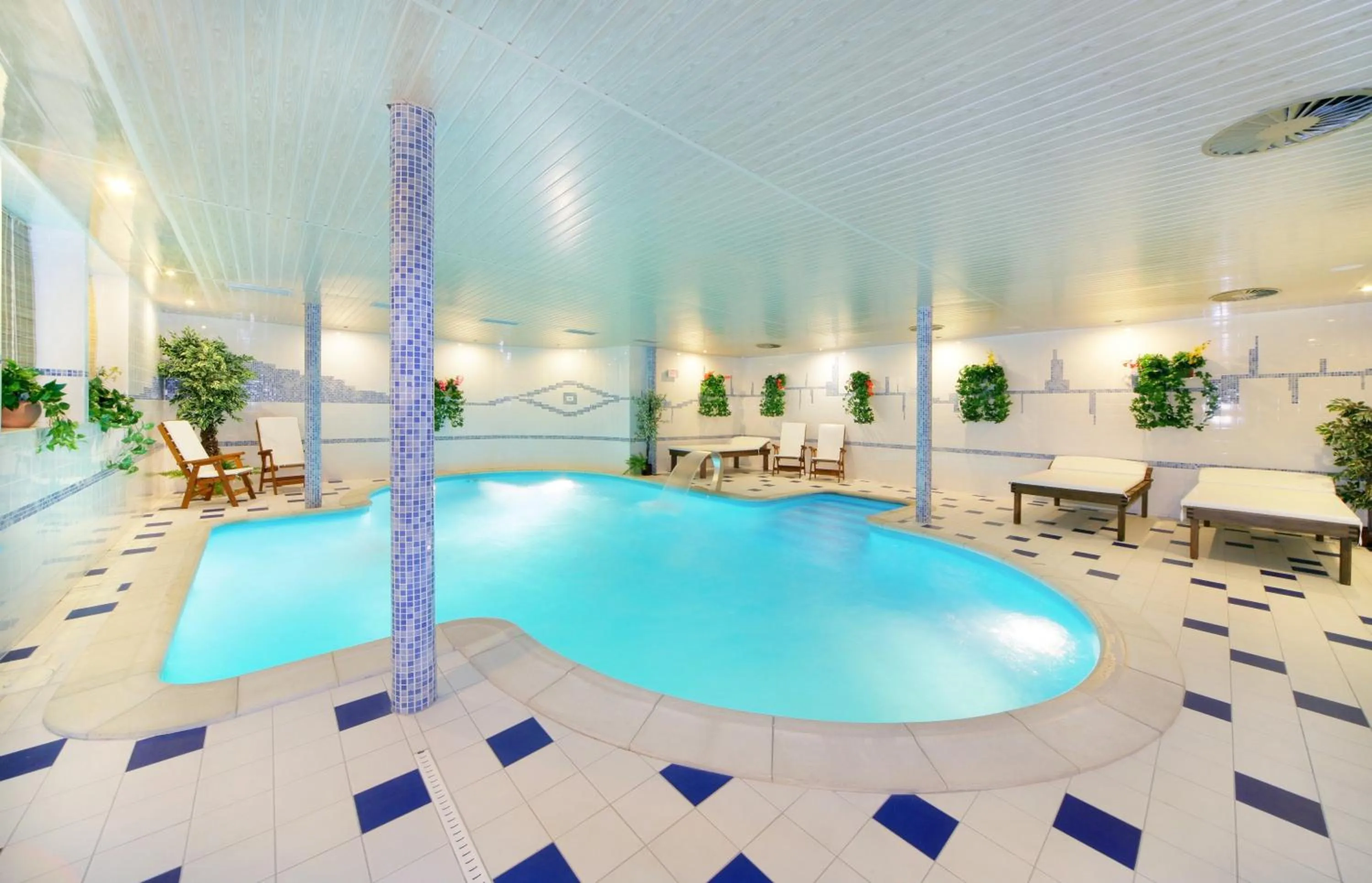 Swimming pool in Hotel Spindlerova Bouda