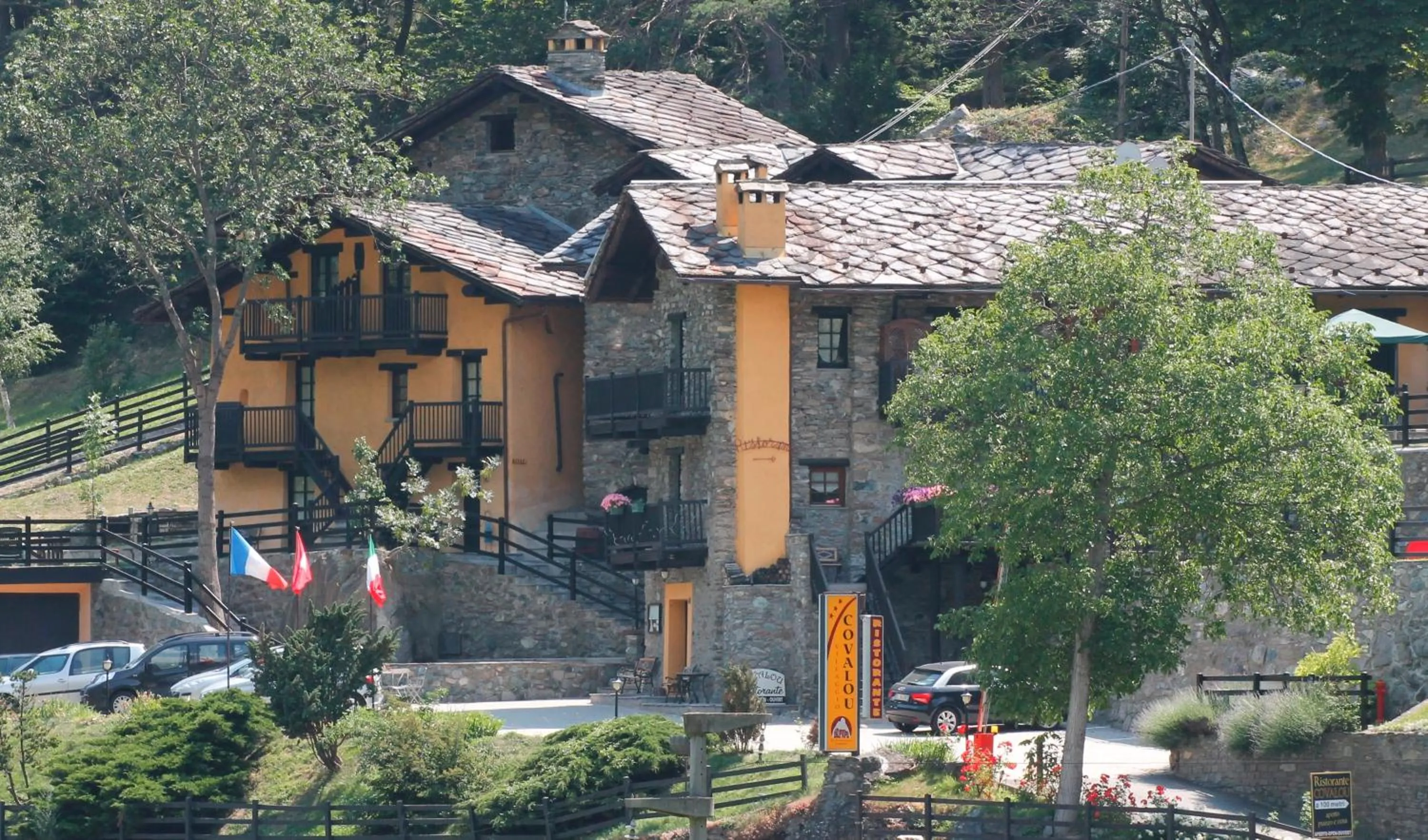 Property building in Residence Covalou