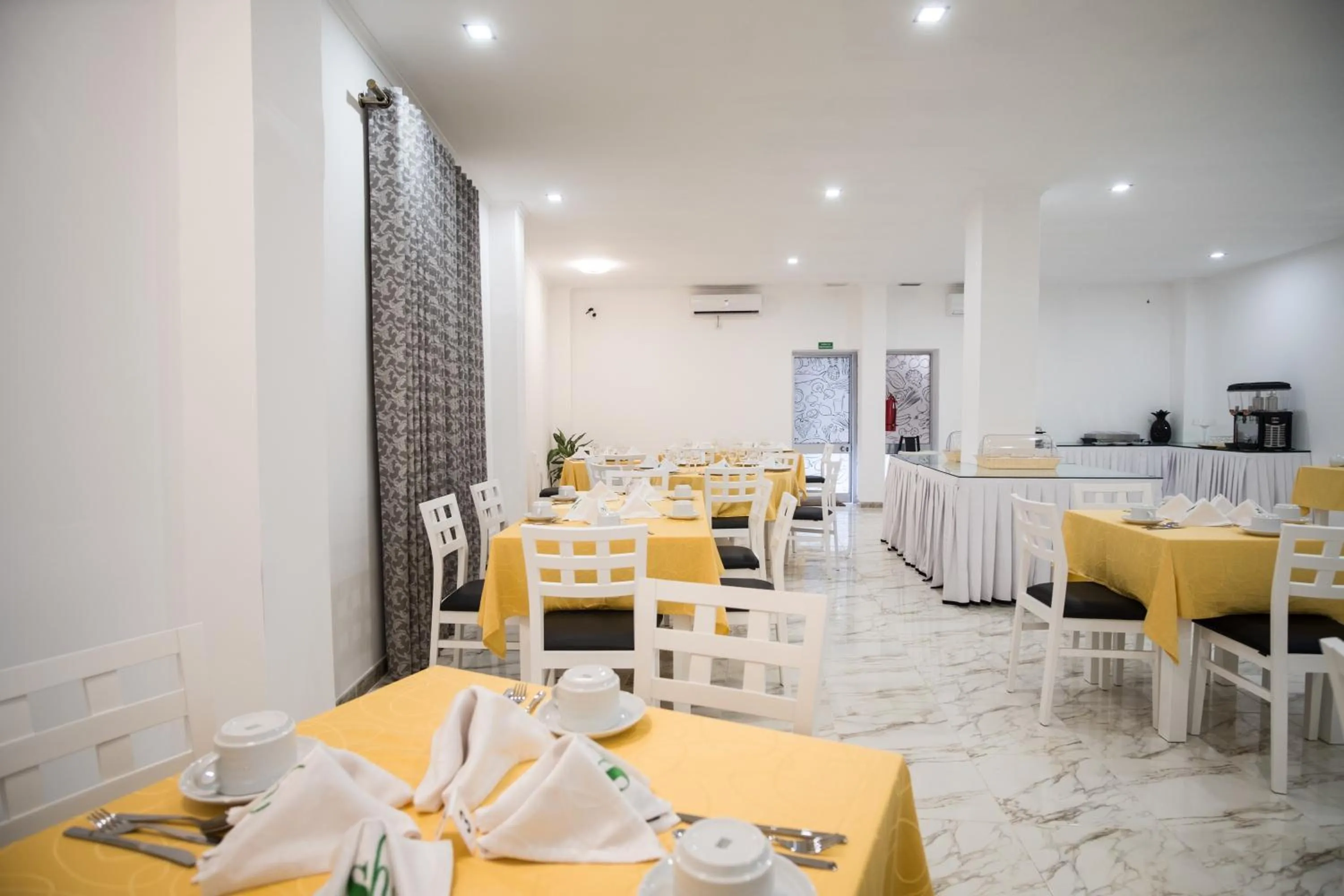 Restaurant/places to eat in SH Boutique Hotel