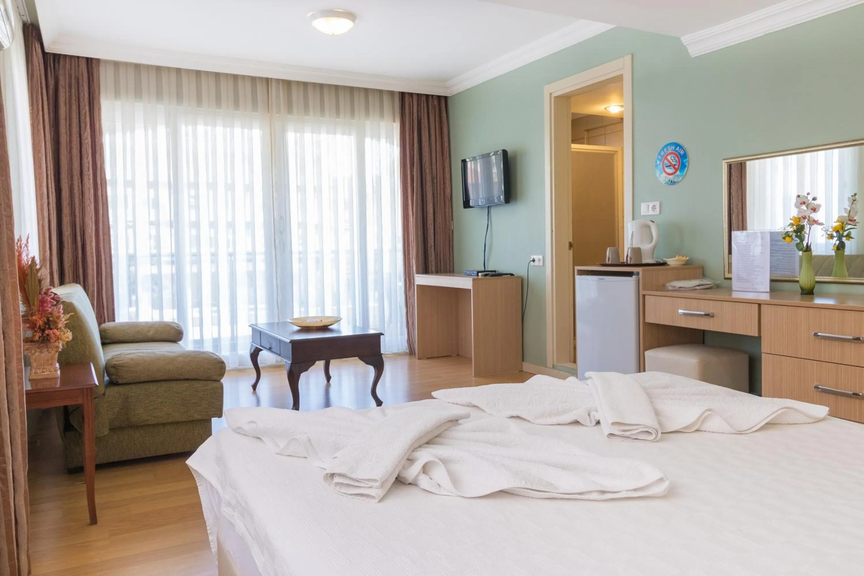 Bedroom, Bed in Hotel Dost