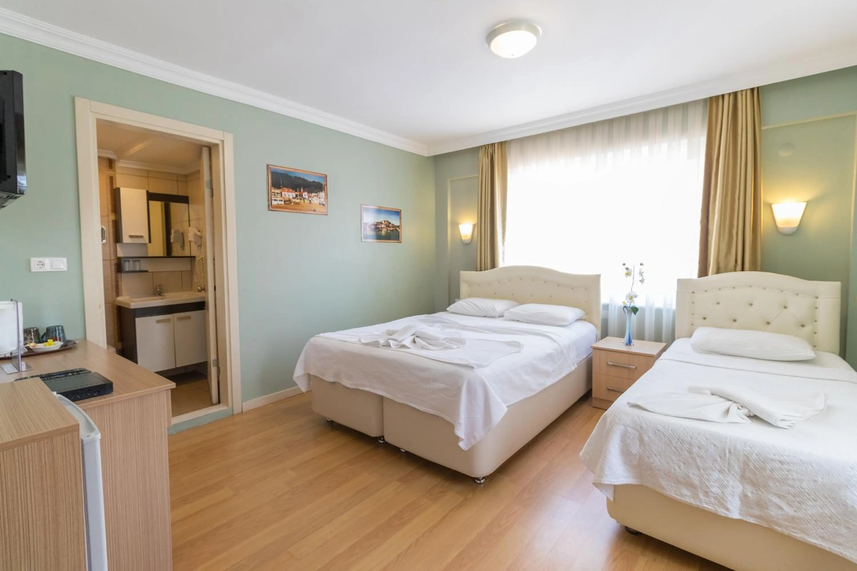 Bedroom, Bed in Hotel Dost