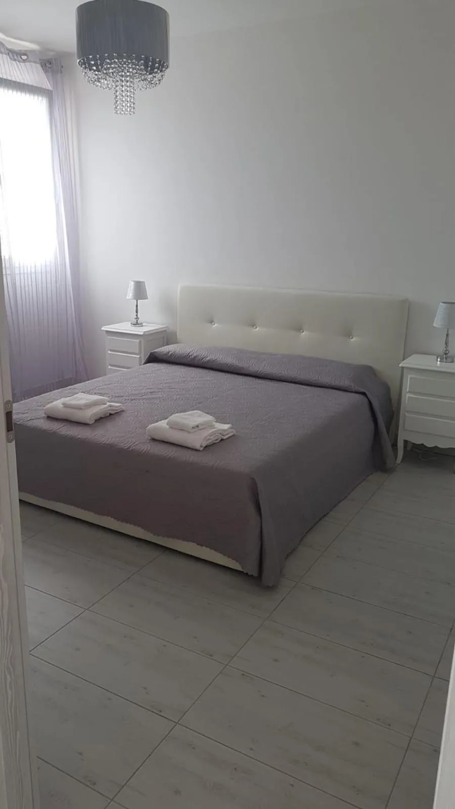 Bedroom, Bed in B&BWHITE