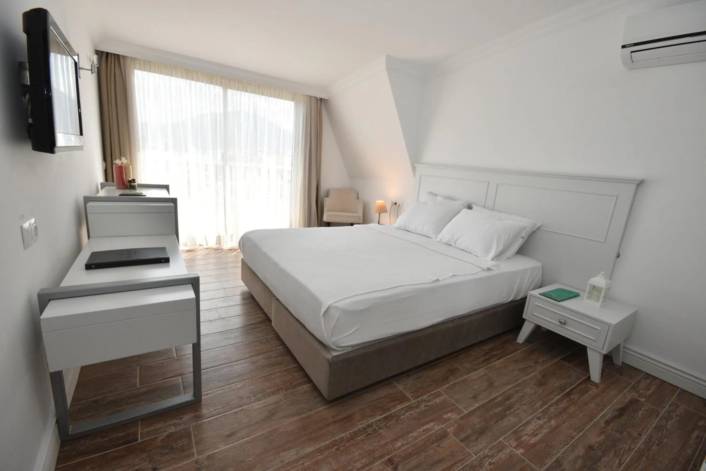 Bed in Aurasia Beach Hotel