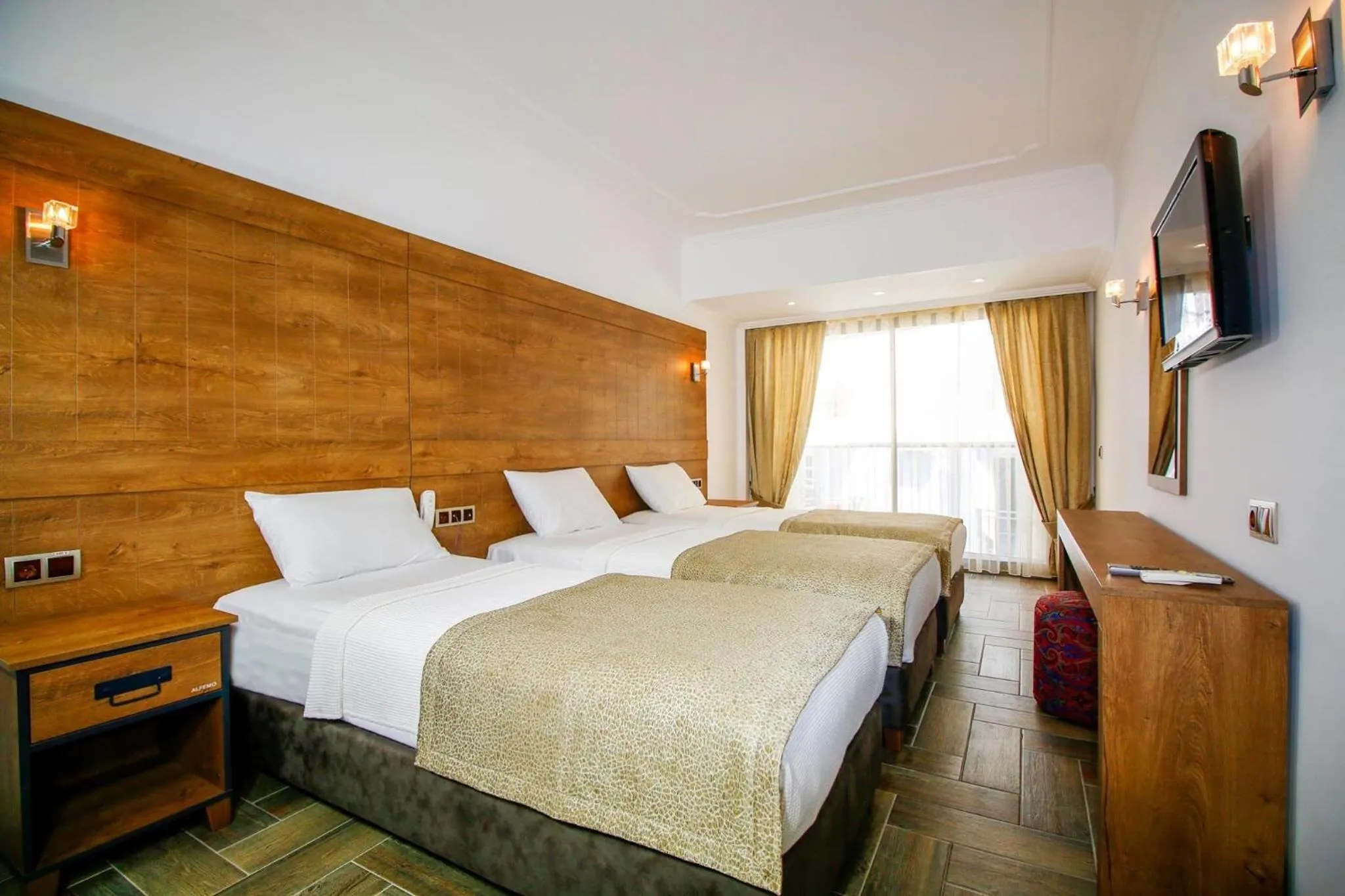 Communal lounge/ TV room, Bed in Aurasia Beach Hotel