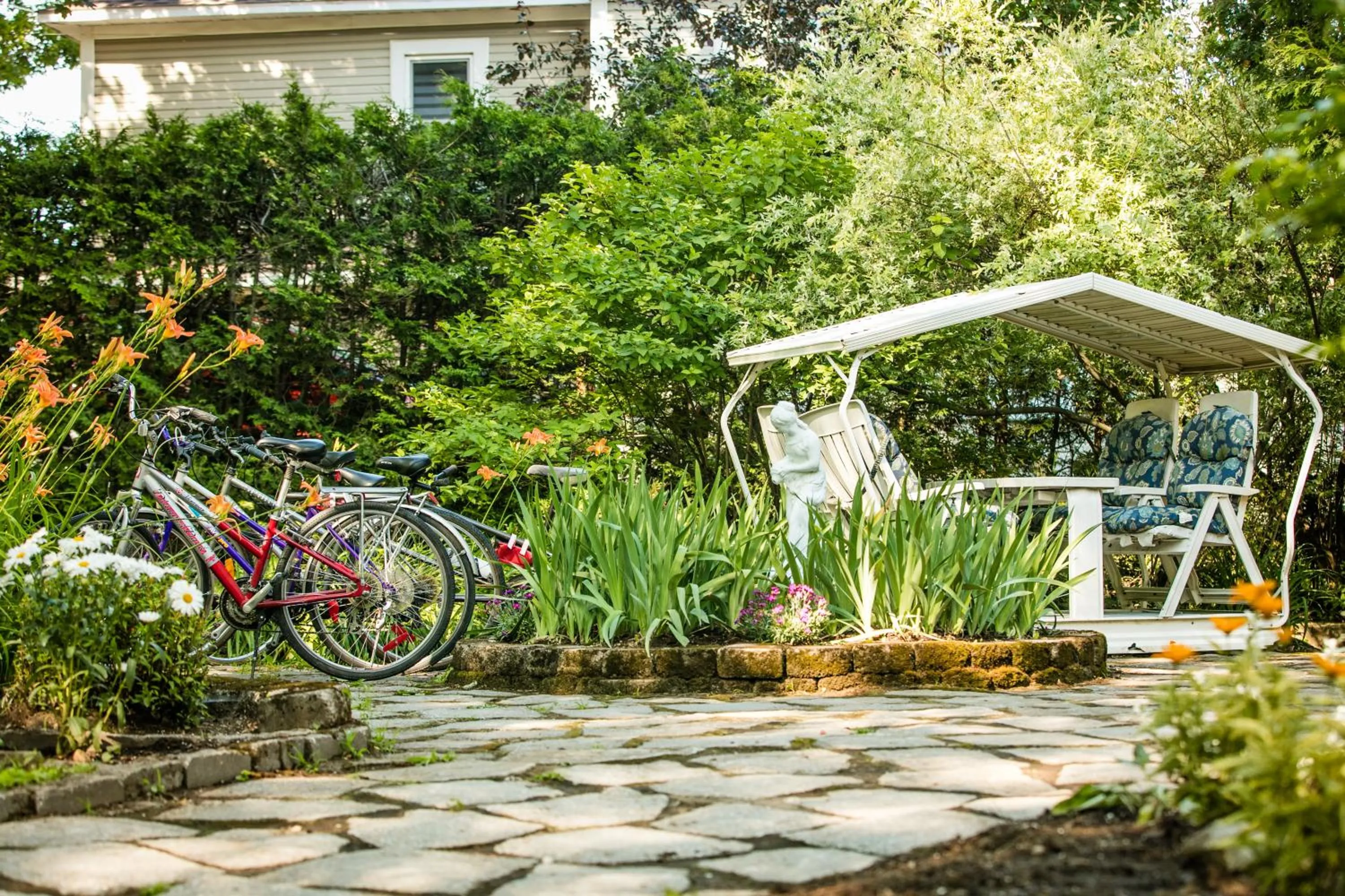 Garden in Les Matins de Victoria