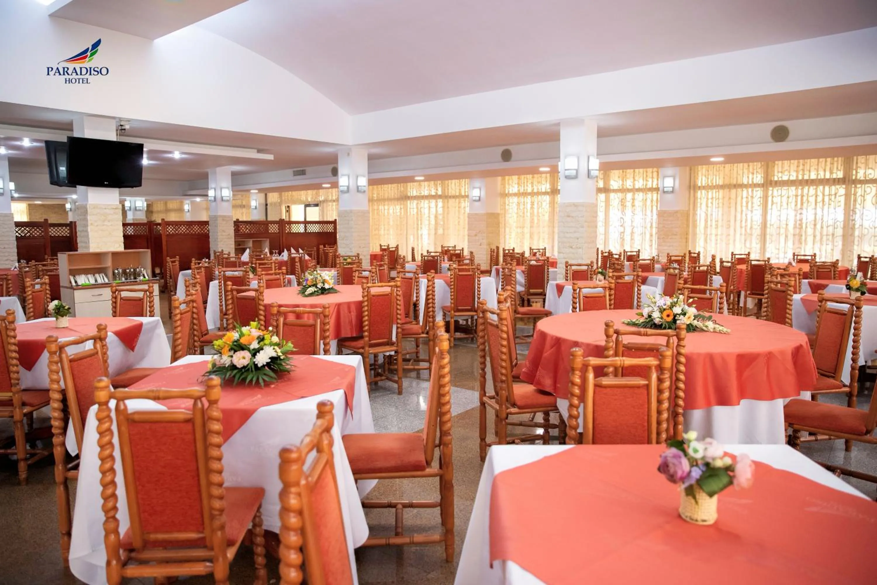 Restaurant/places to eat in Hotel Paradiso
