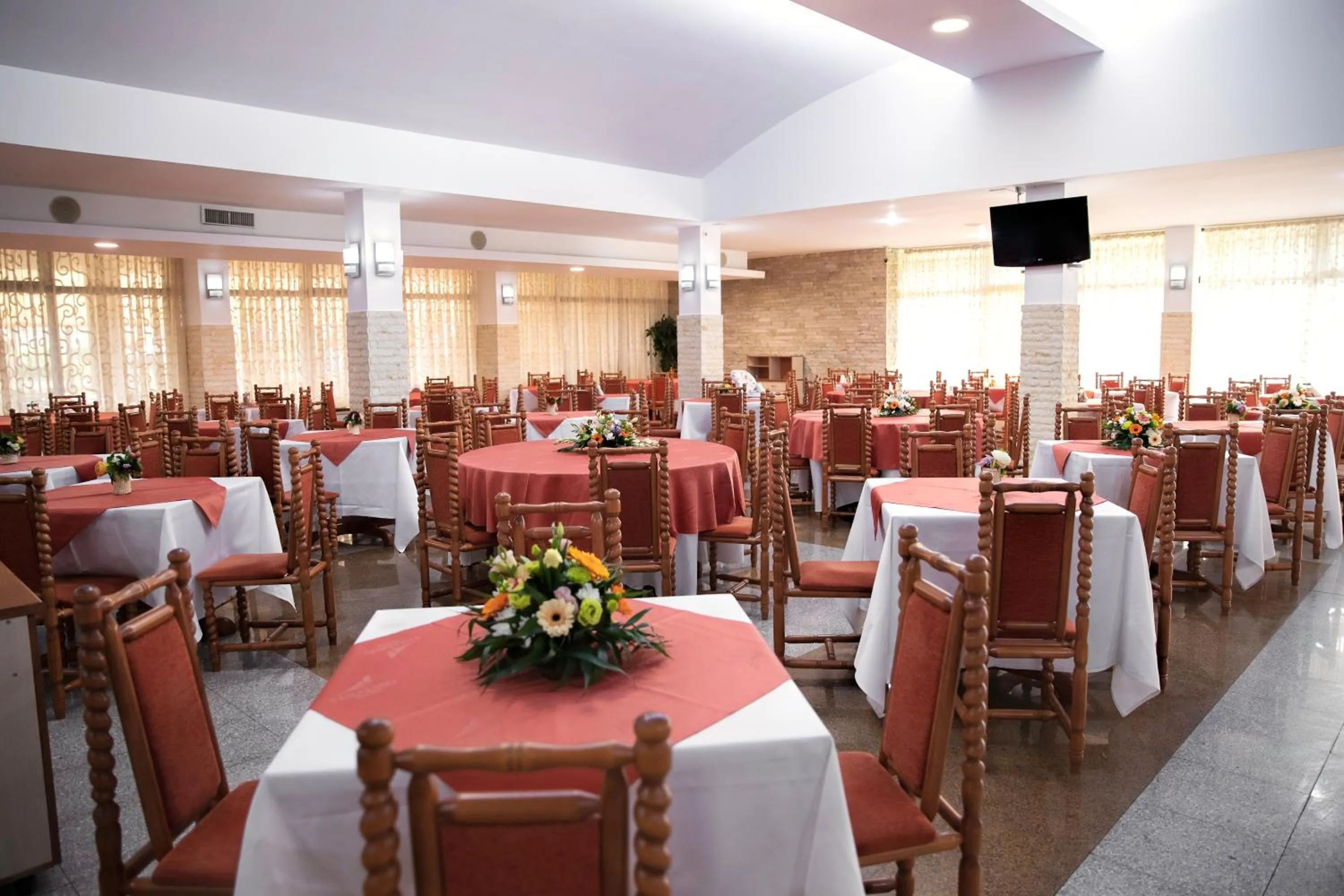 Restaurant/places to eat in Hotel Paradiso