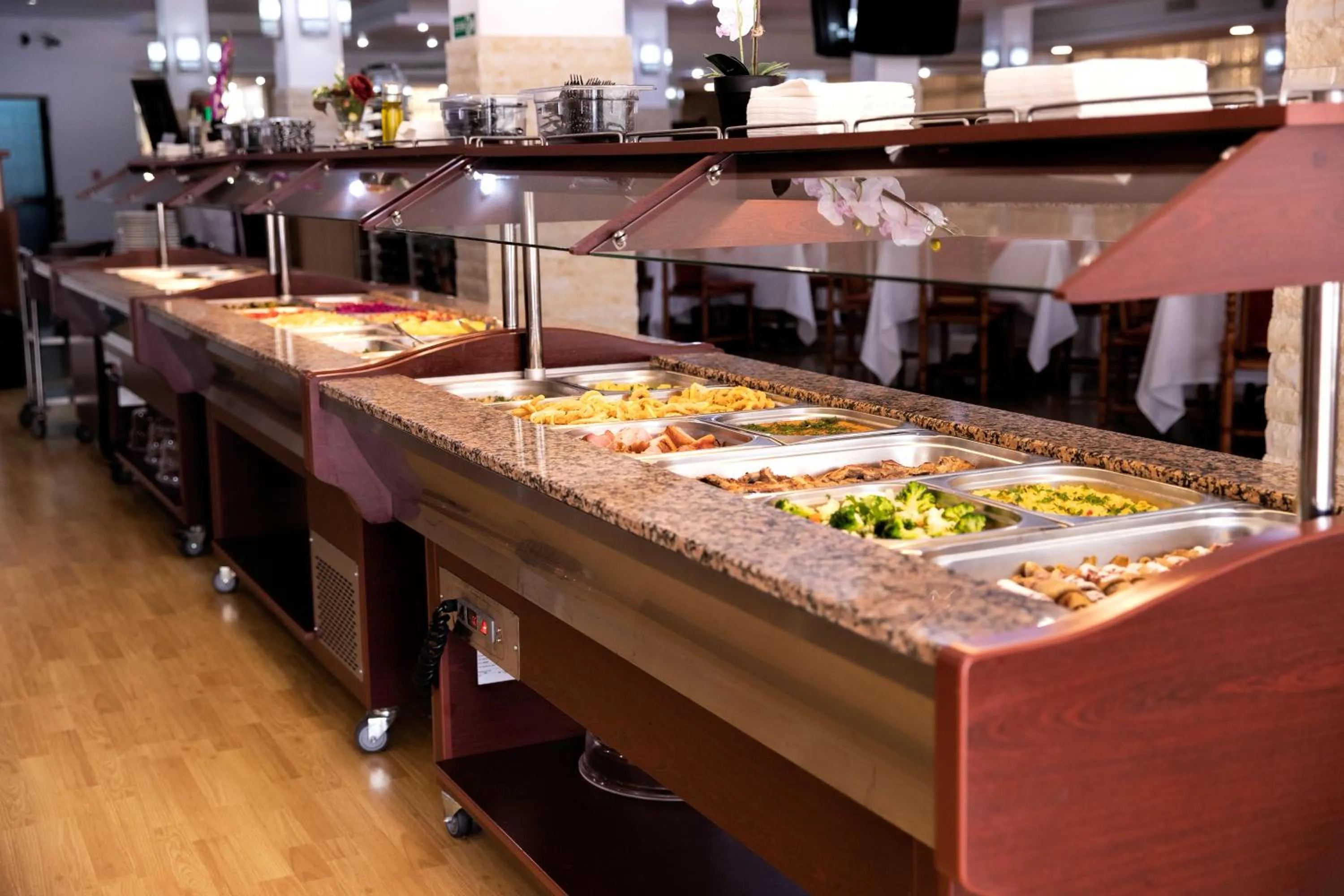 Restaurant/places to eat in Hotel Paradiso