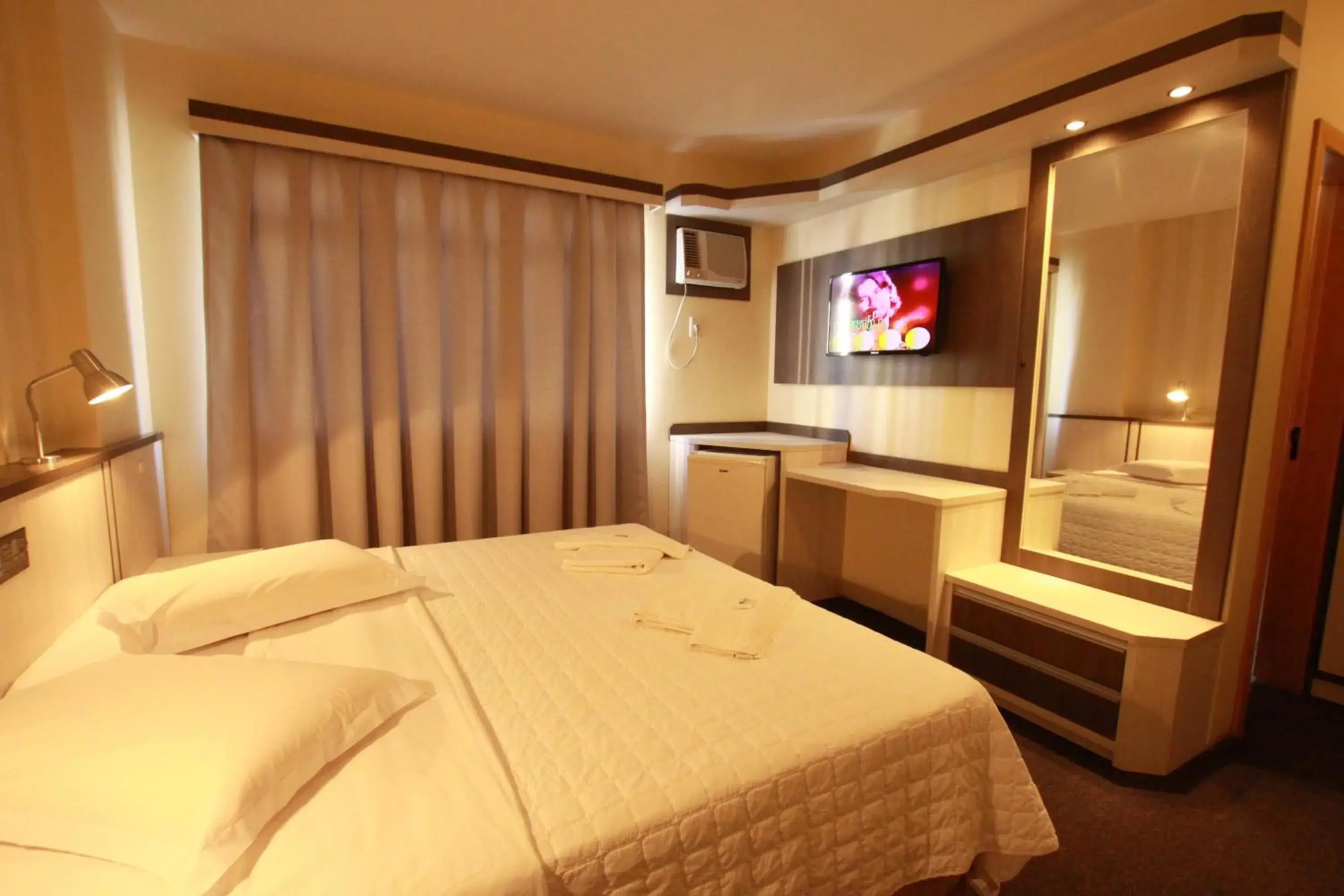 Bedroom, Bed in Hotel Blumenau - Balneário Camboriú Bedroom, Bed in Hotel Blumenau - Balneário Camboriú