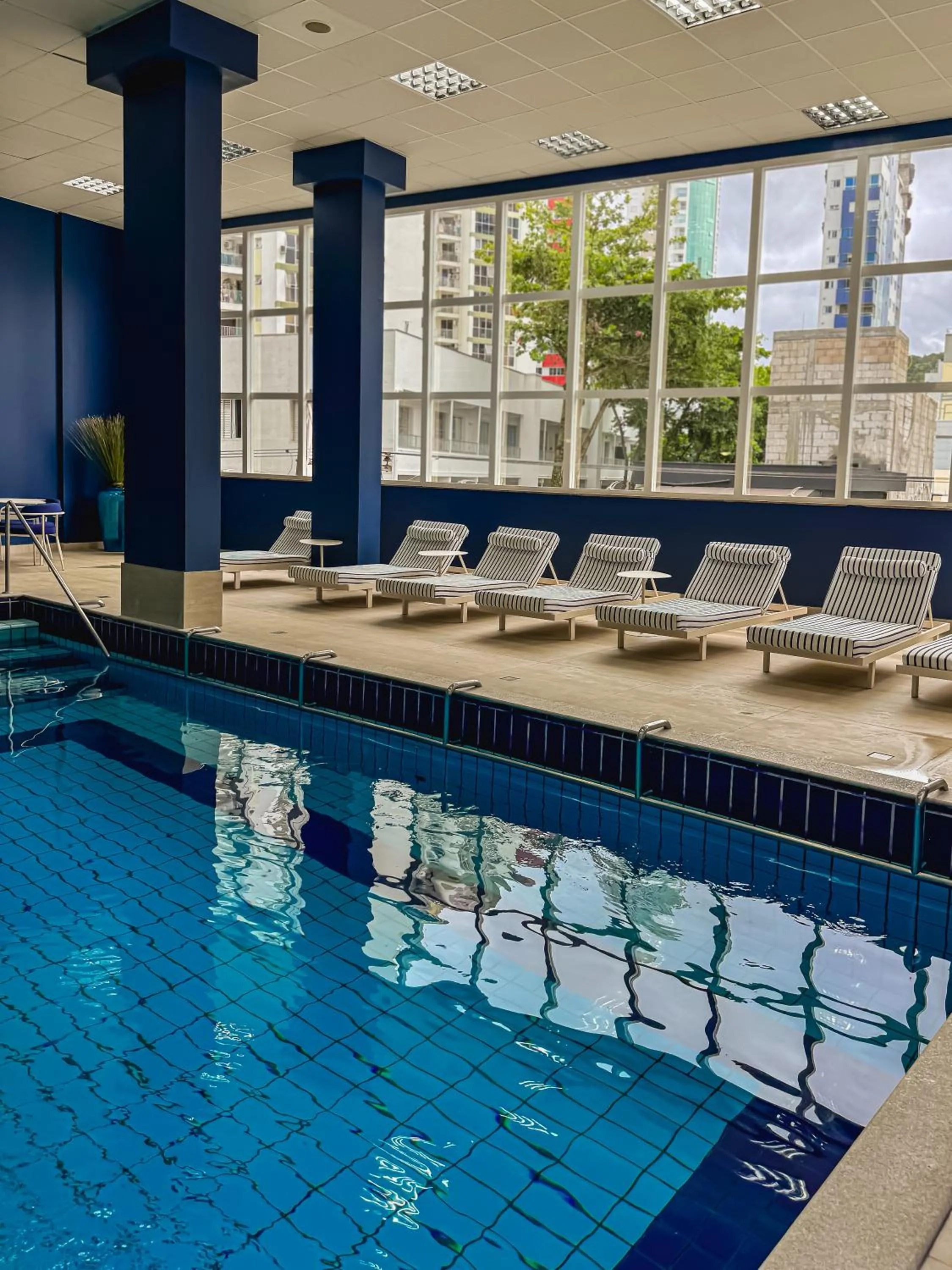 Swimming pool in Hotel Blumenau - Balneário Camboriú
