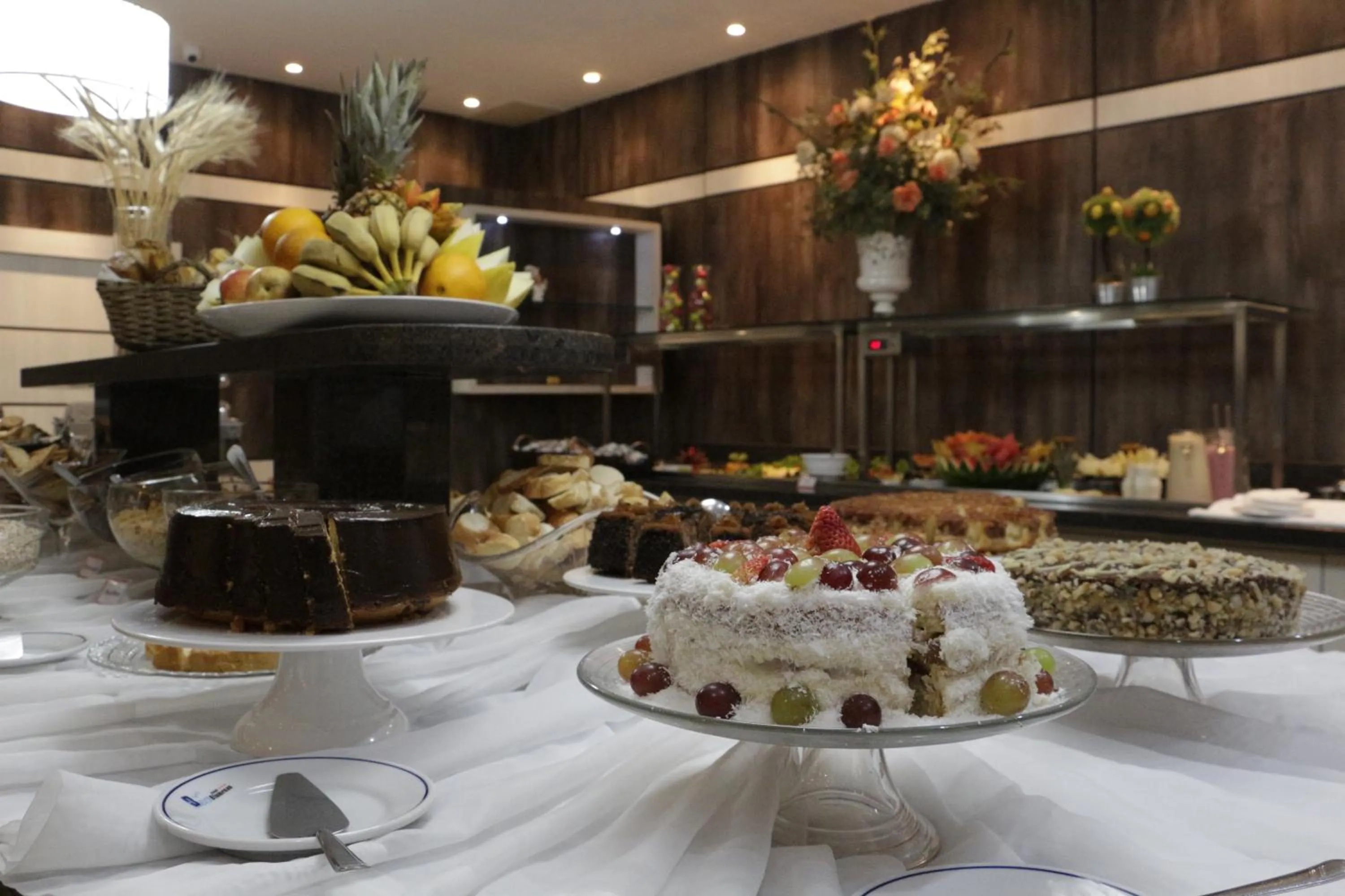 Buffet breakfast in Hotel Blumenau - Balneário Camboriú