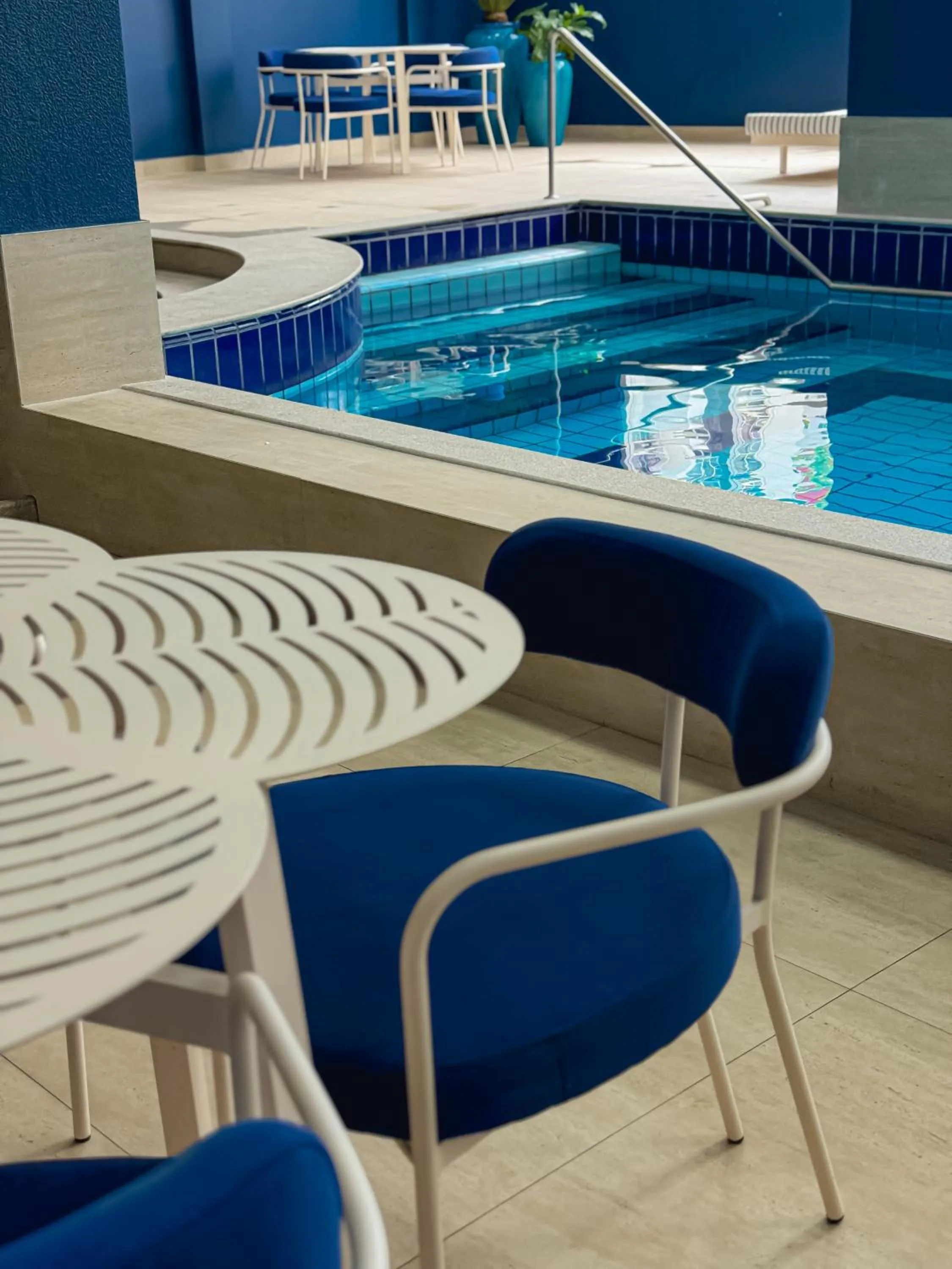 Swimming pool in Hotel Blumenau - Balneário Camboriú