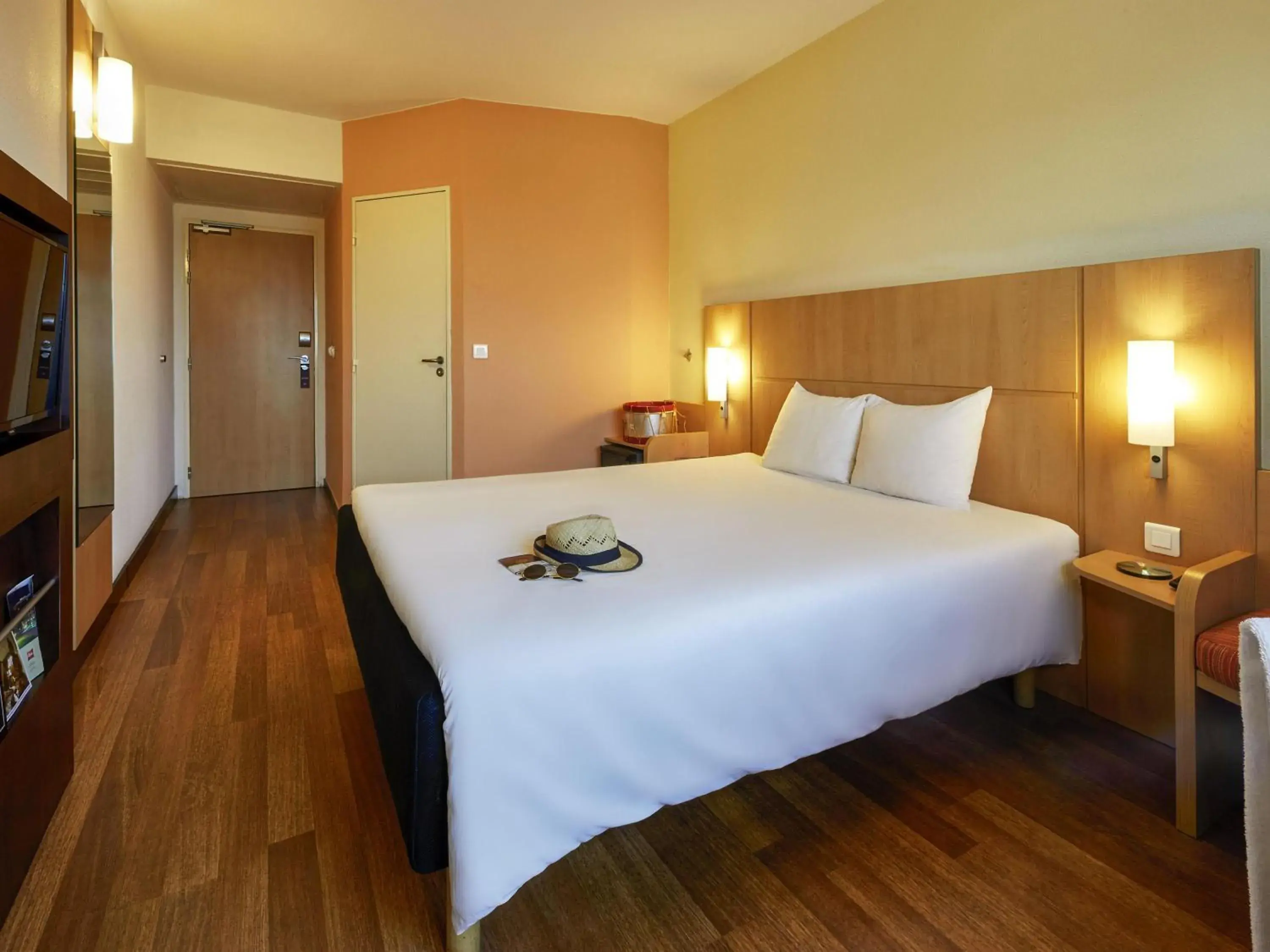 Bedroom, Bed in Ibis Antananarivo Ankorondrano Bedroom, Bed in Ibis Antananarivo Ankorondrano