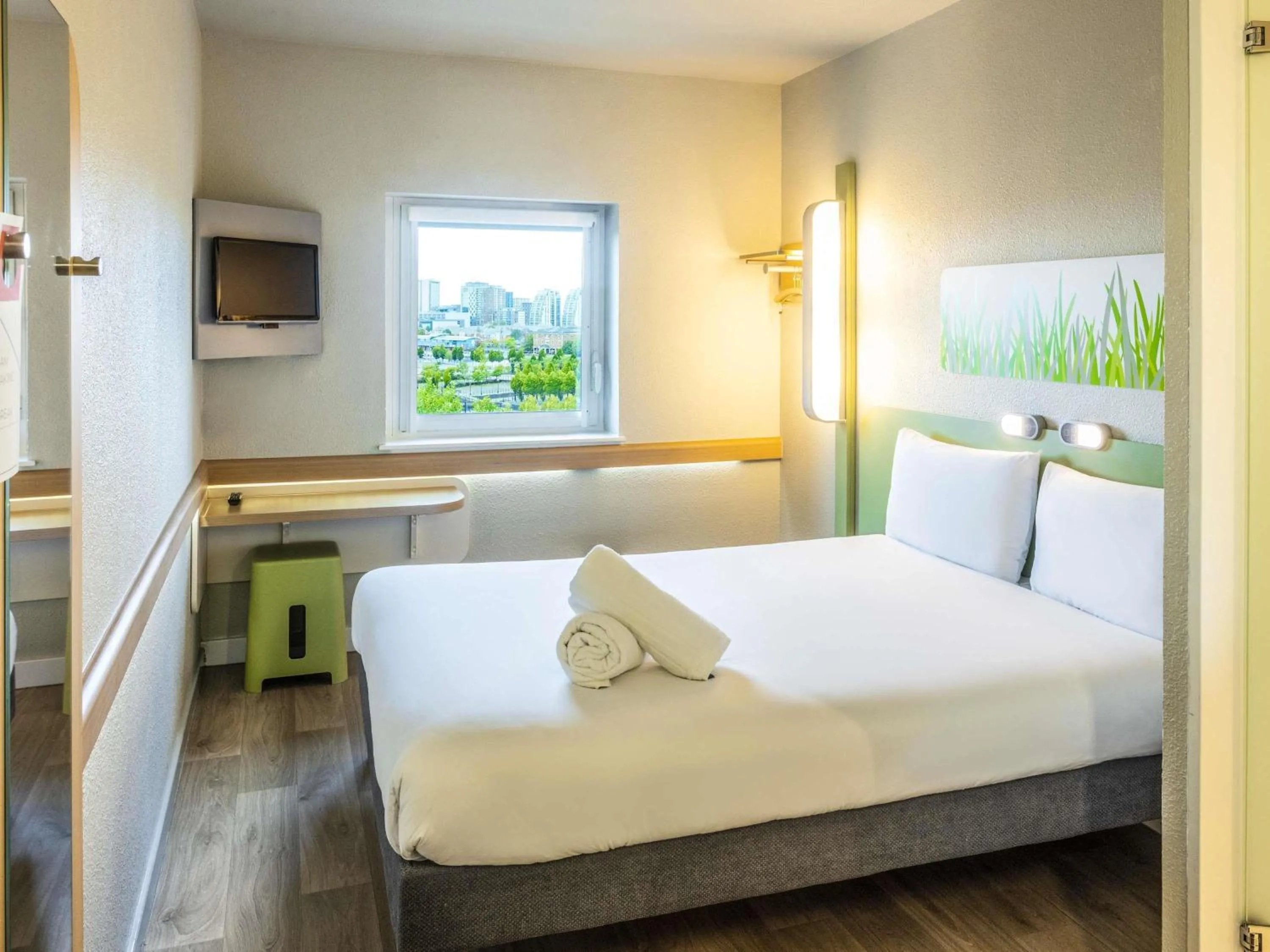 Property building, Bed in ibis budget Manchester Salford Quays