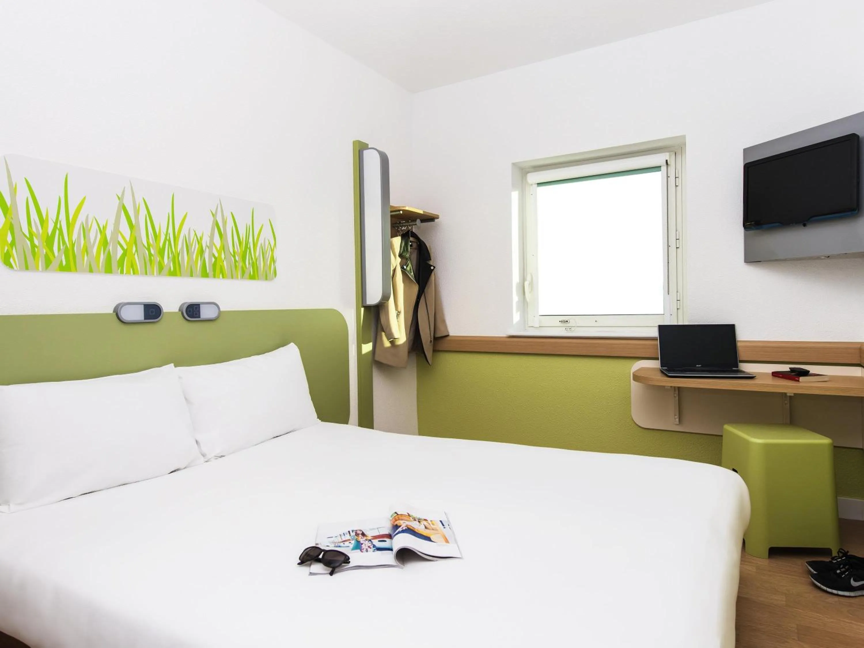 Bedroom, Bed in ibis budget Manchester Salford Quays