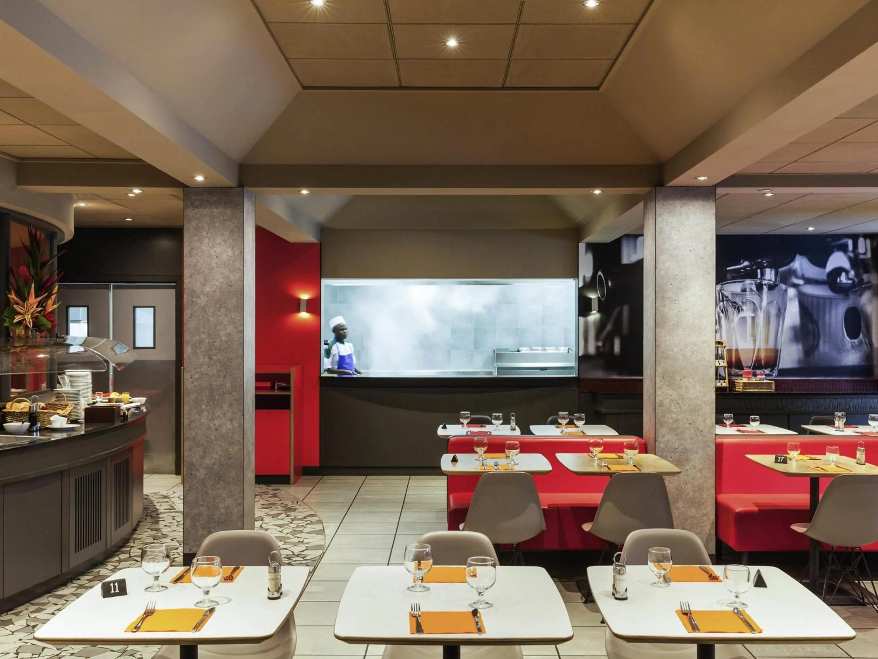 Restaurant/places to eat in ibis Douala