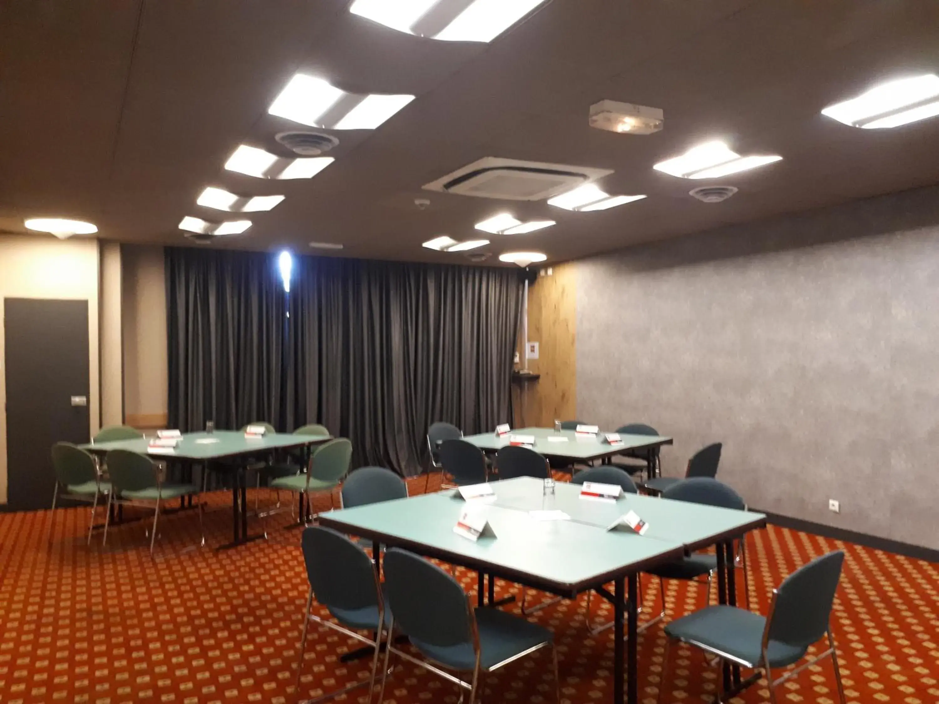 Restaurant/places to eat in ibis Douala Restaurant/places to eat in ibis Douala