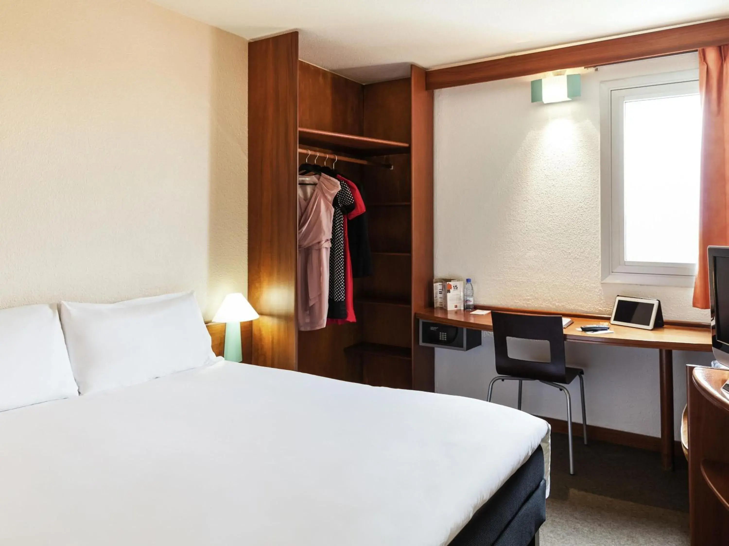 Bedroom, Bed in ibis Douala Bedroom, Bed in ibis Douala