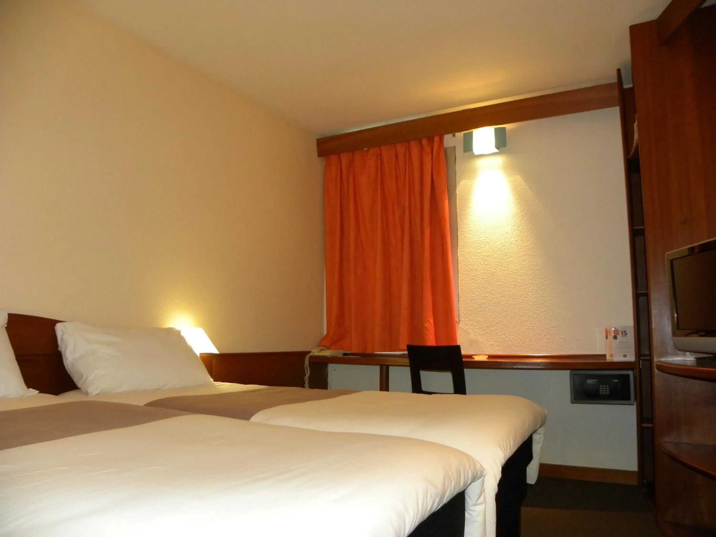 Photo of the whole room, Bed in ibis Douala Photo of the whole room, Bed in ibis Douala